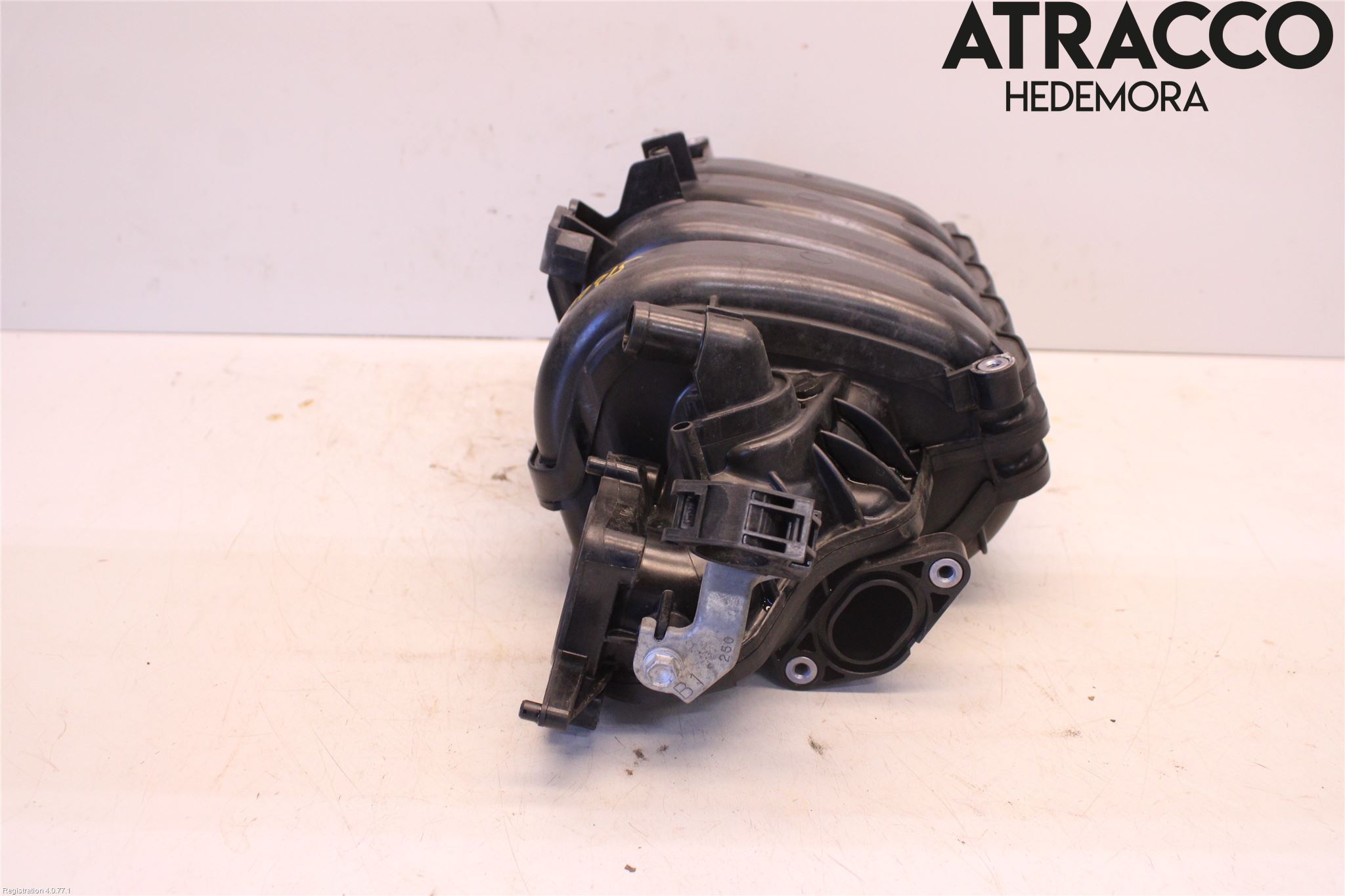 Toyota YARIS XP130 15-20 Innsugningsmanifold
