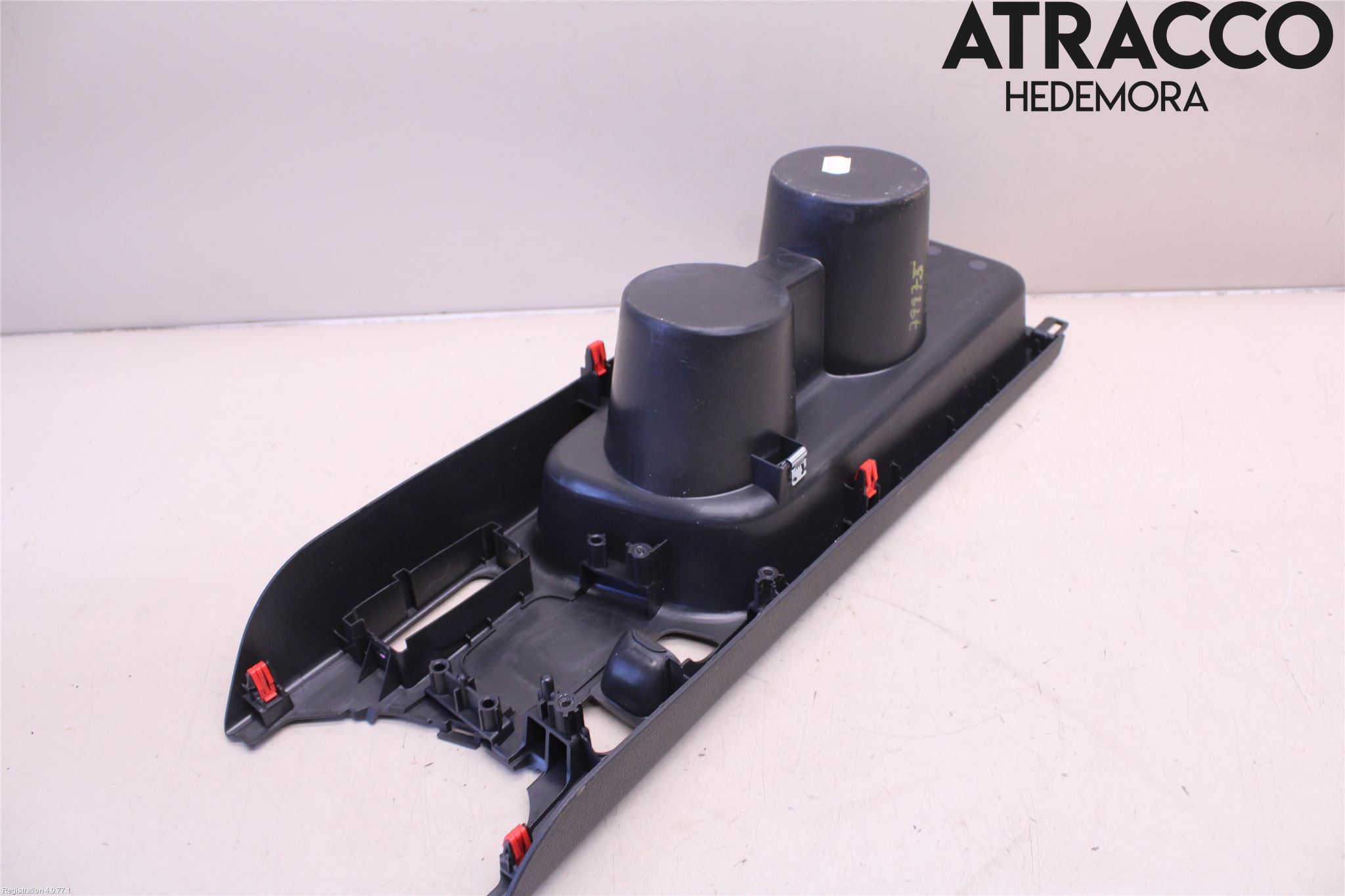 Toyota YARIS XP21 20- Innr Koppholder