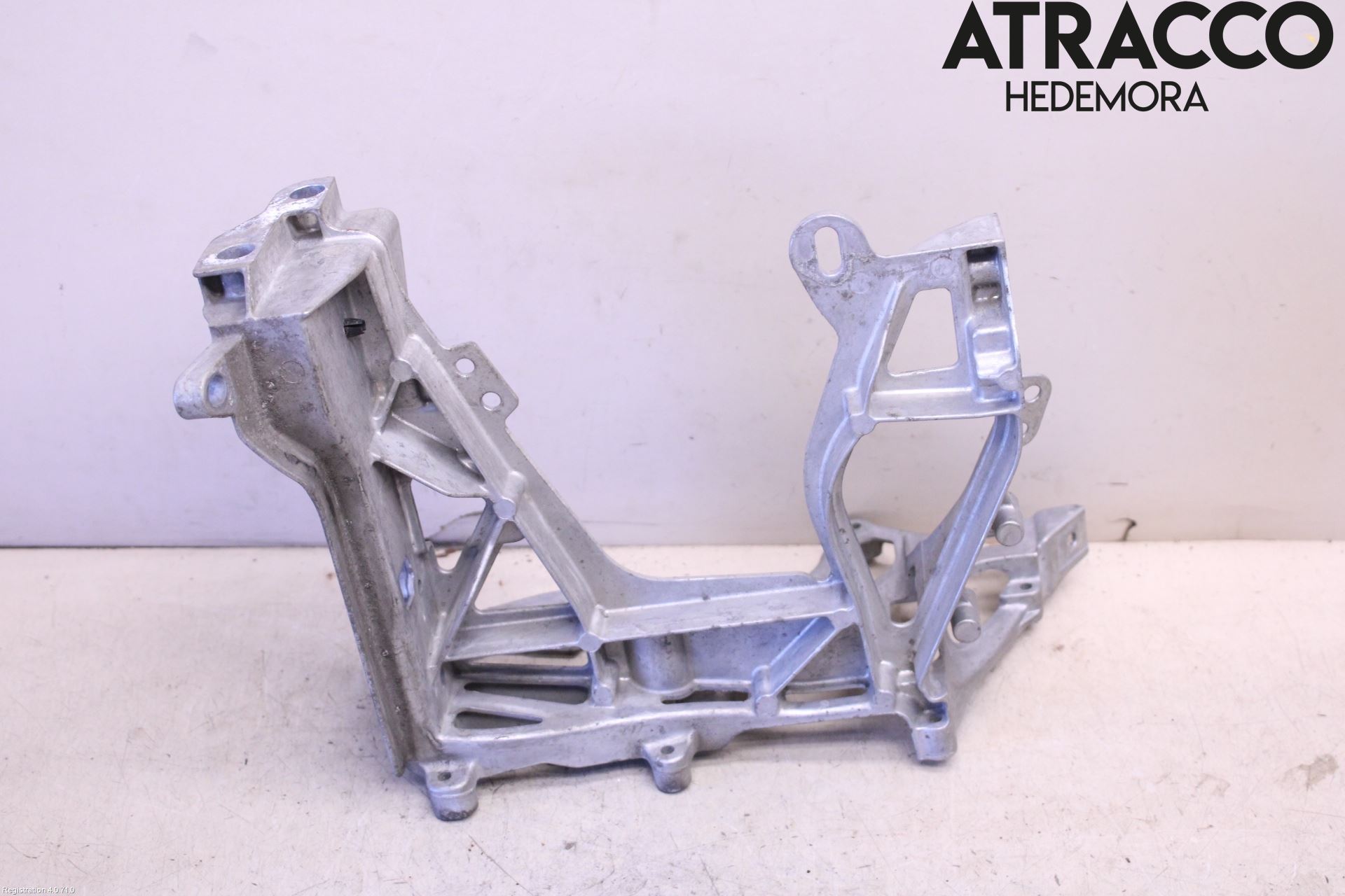Mercedes-Benz MB C-KLASS (W205) 14-21 Frontlykt Holder-Feste