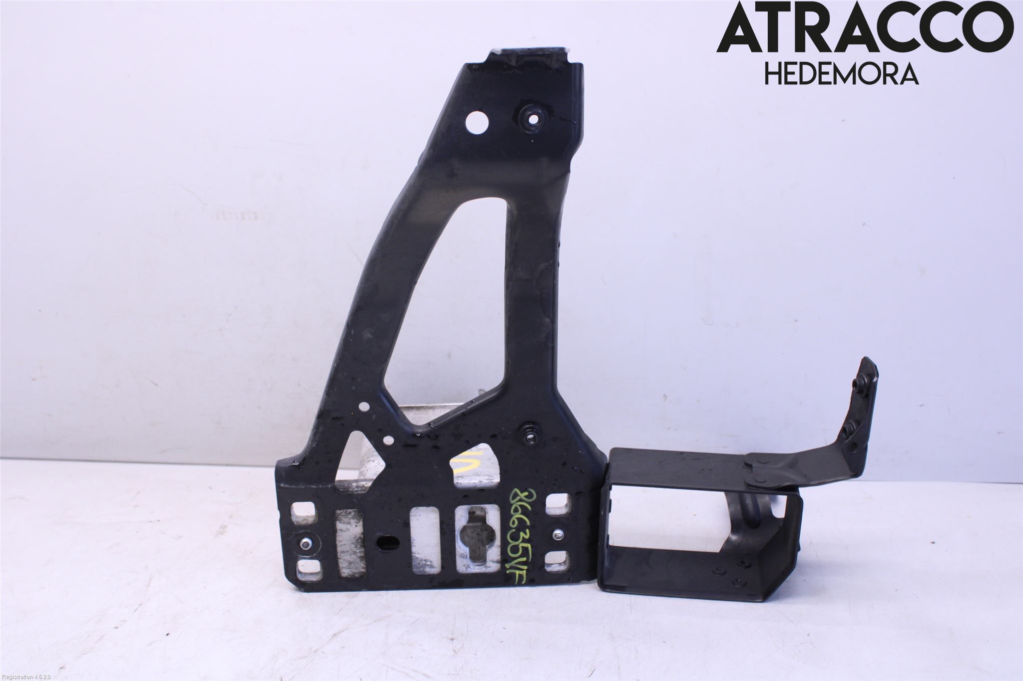 BMW 5 E60/61 Sed/Tou 02-10 Støtfanger Foran Feste