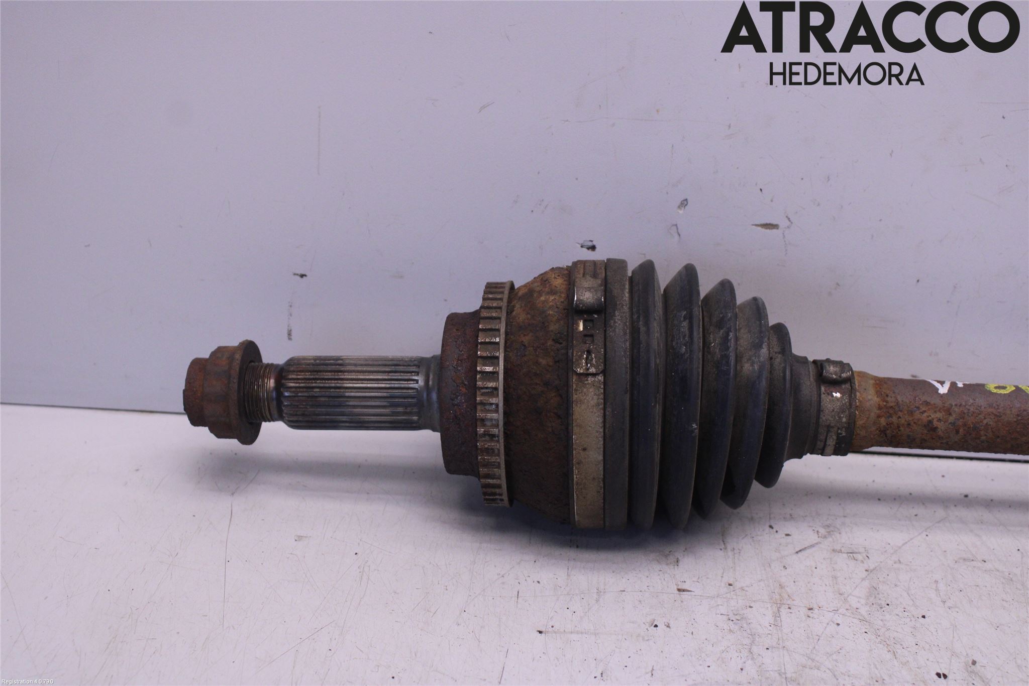 Toyota AVENSIS 03-06 Drivaksel Foran Kompl Venstre