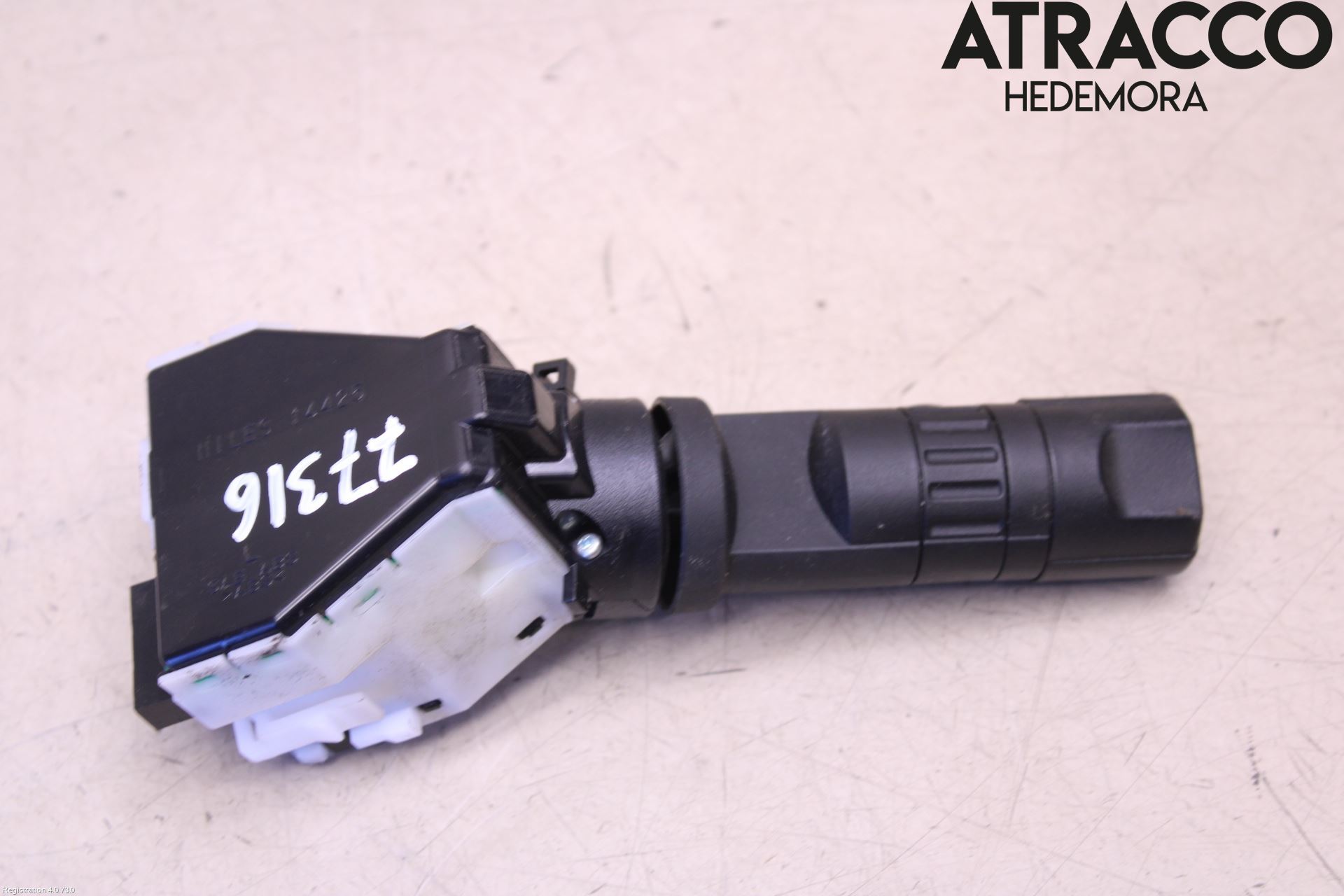 Nissan NAVARA 05-16 Bryter Ratt Blinklys - Lys