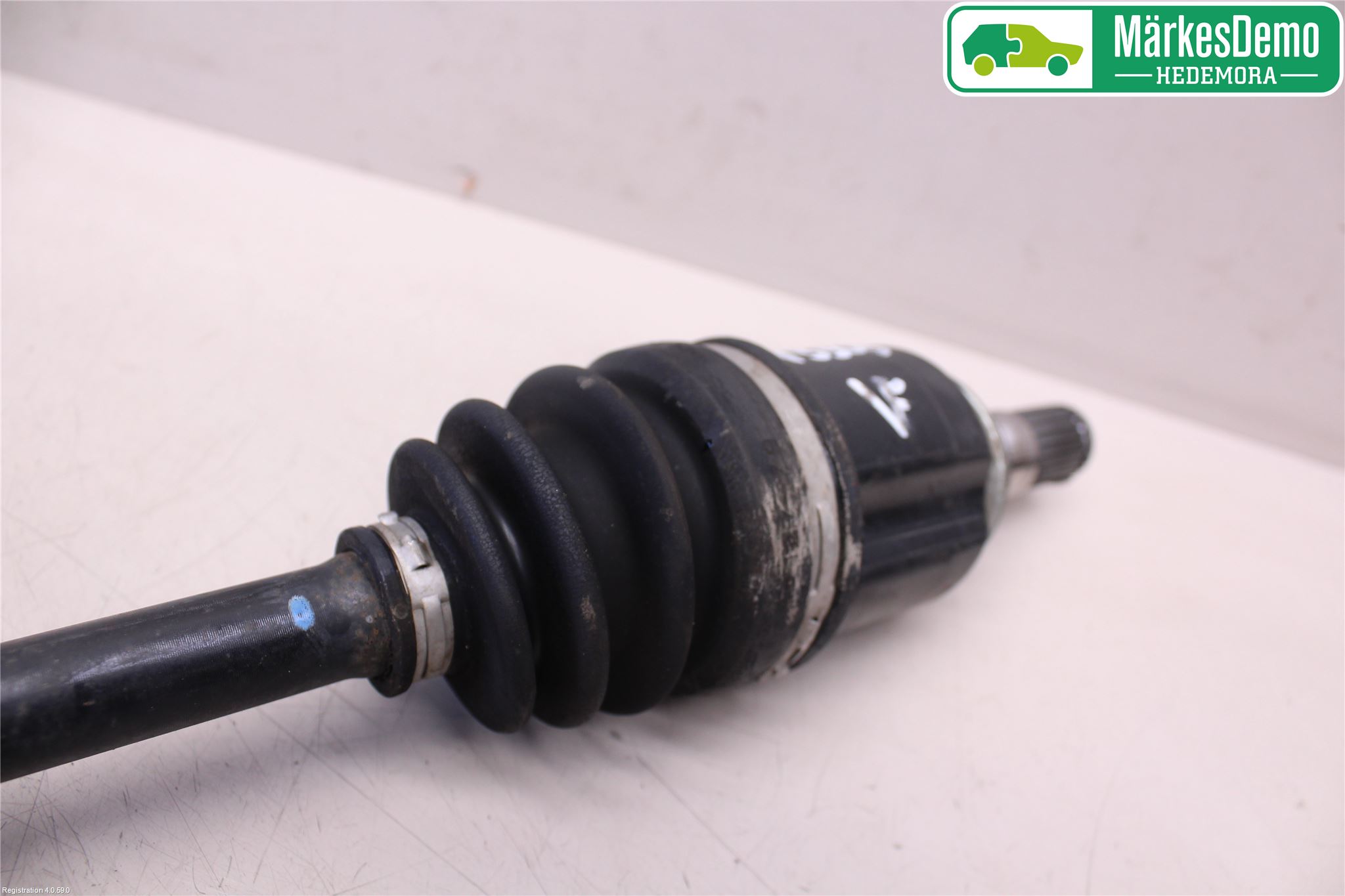 Suzuki SWIFT 11-16 Drivaksel Foran Kompl Venstre