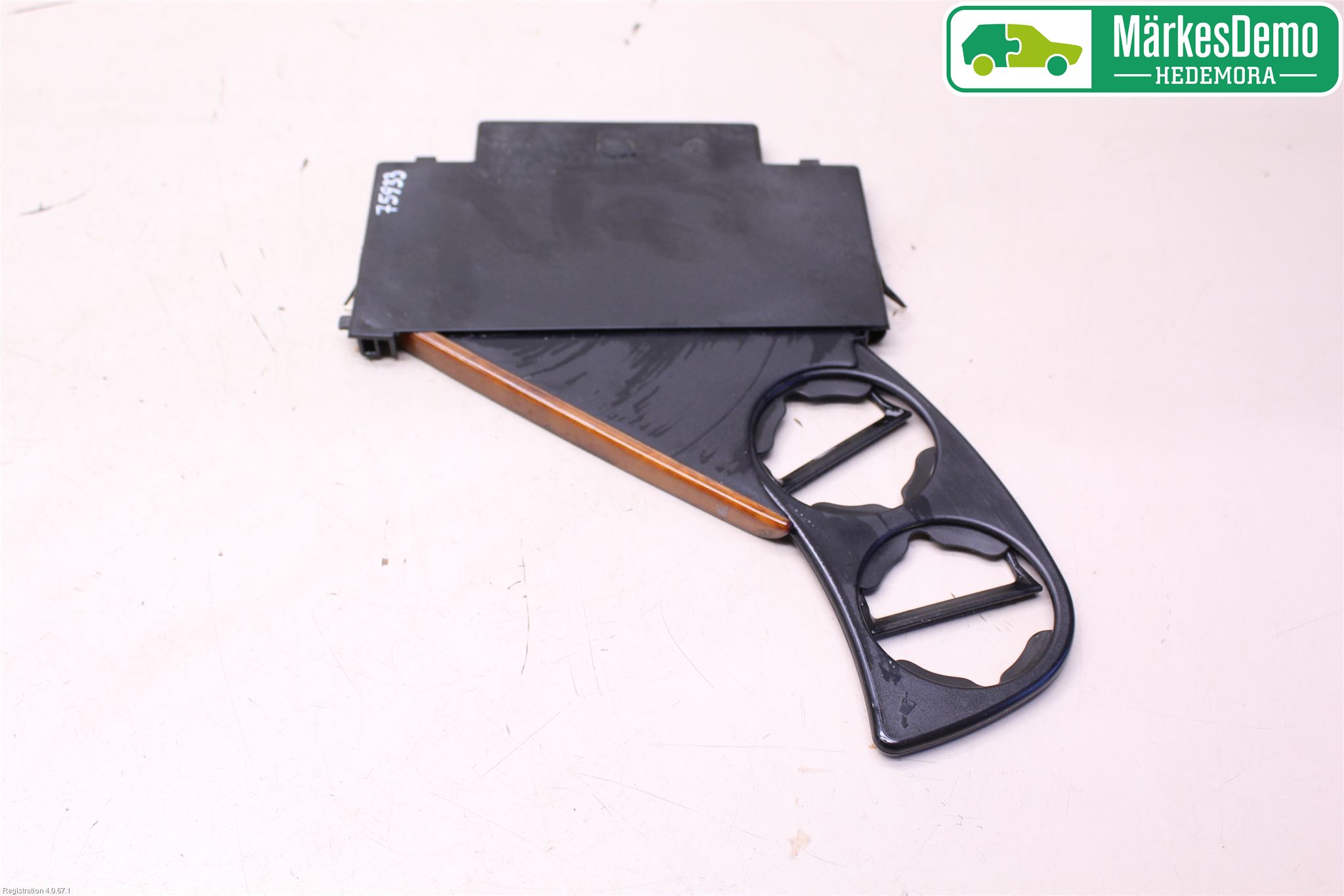 Volkswagen VW PASSAT 97-00 Innr Koppholder