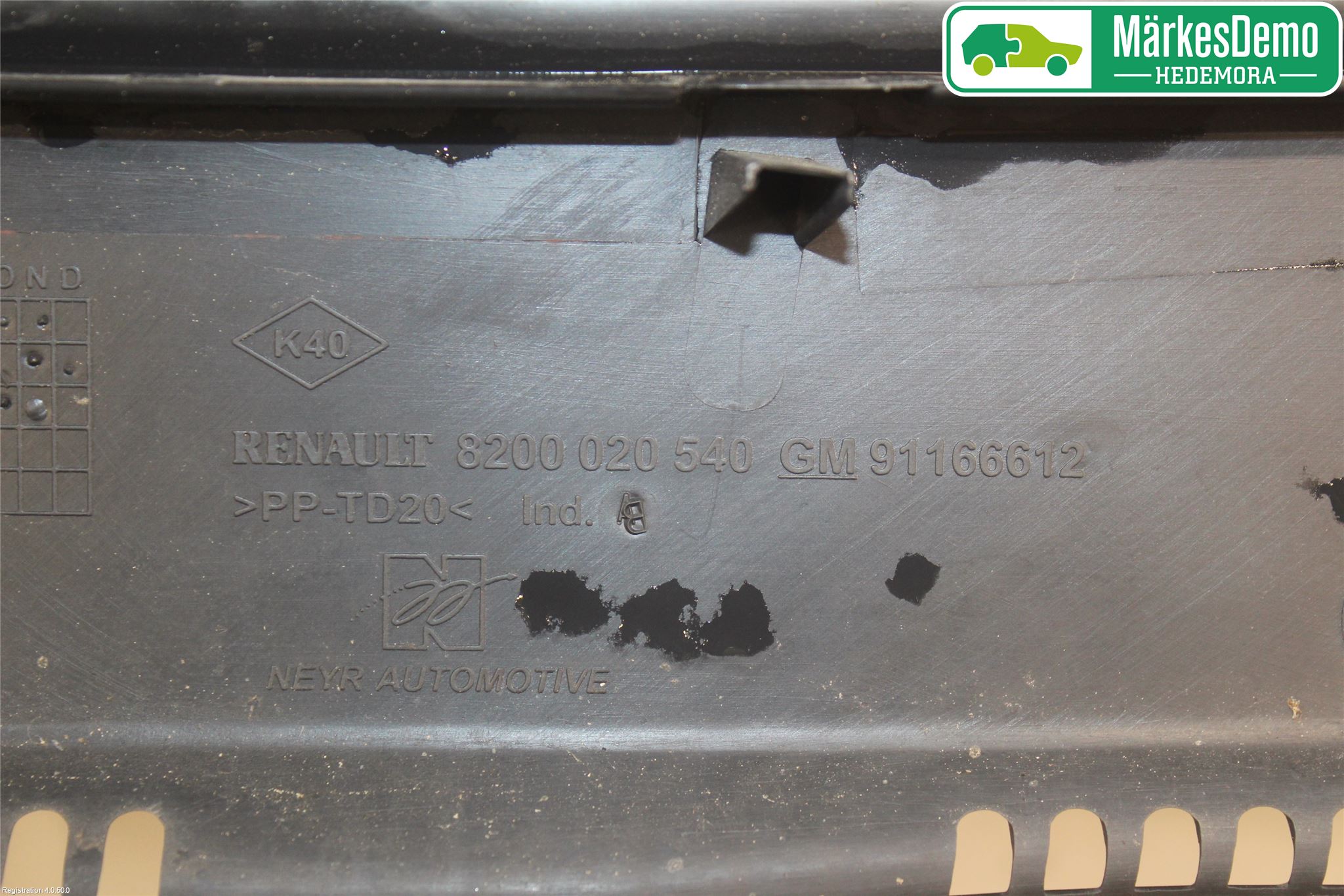 Opel VIVARO 01-14 Visker Deksel-Grill-Under Frr