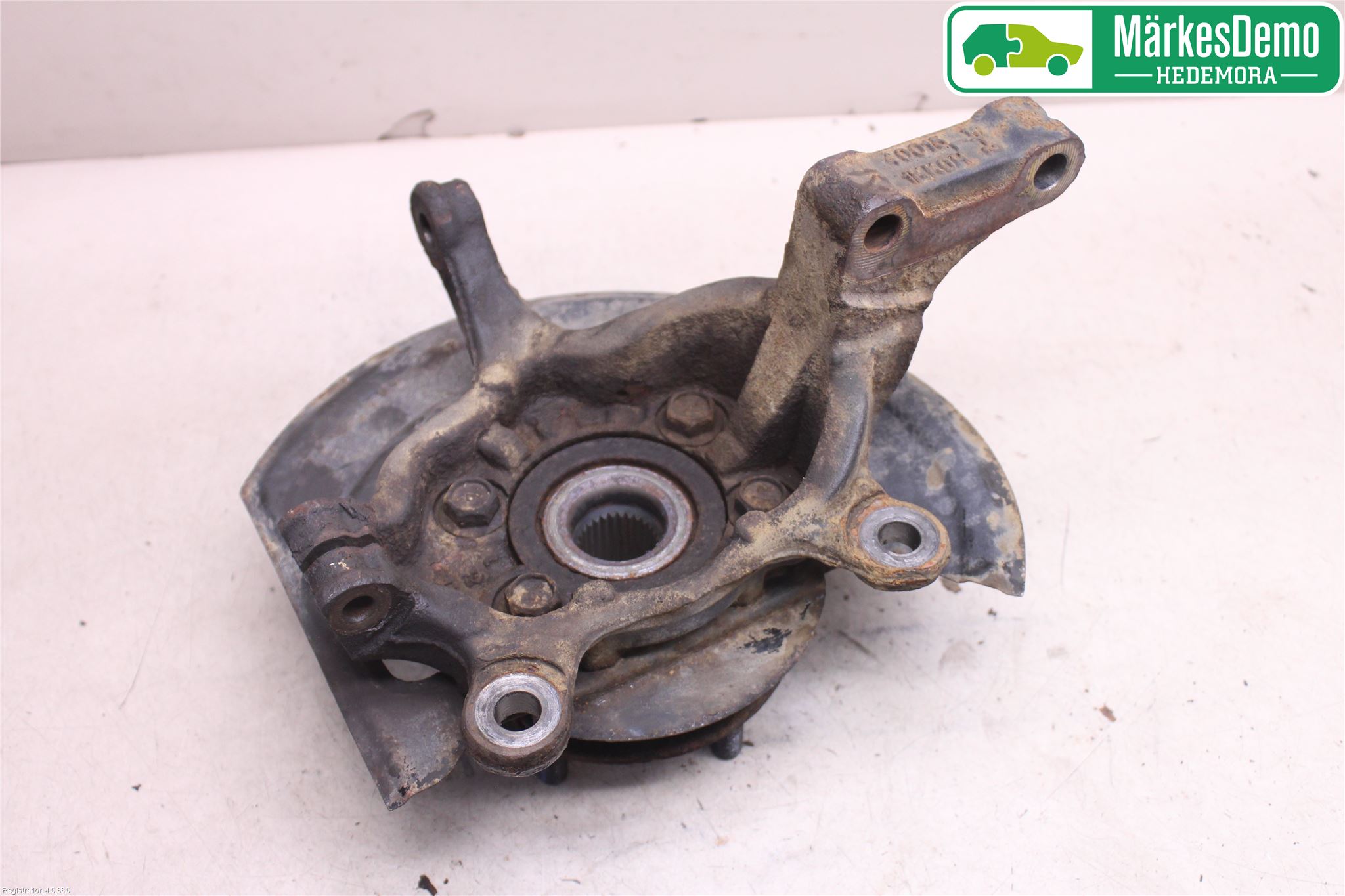 Nissan JUKE 10-14 Spindel Vf