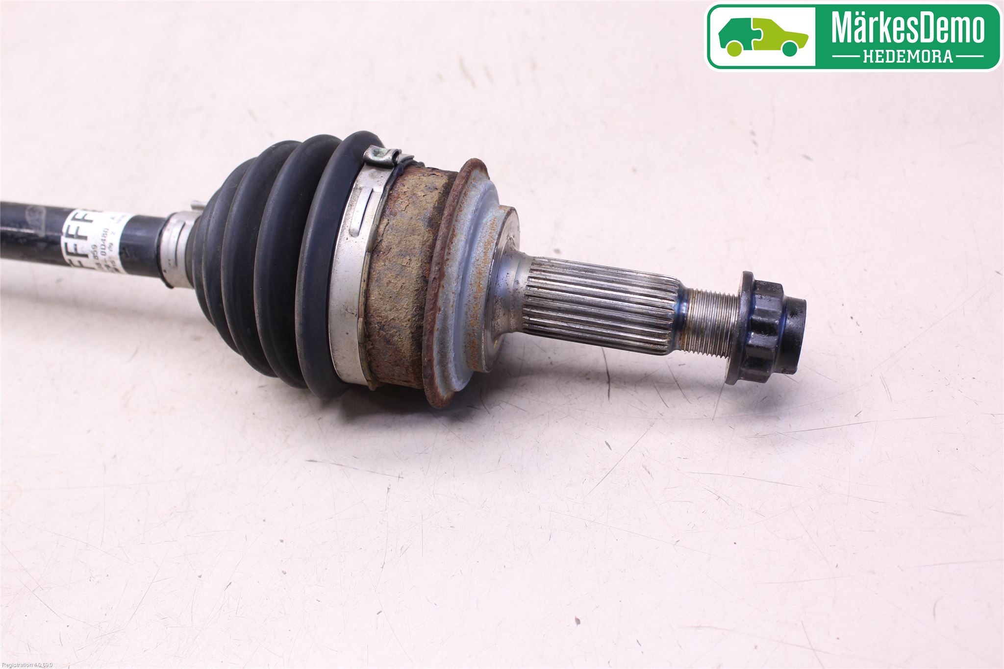 Toyota YARIS XP130 15-20 Drivaksel Foran Kompl Venstre