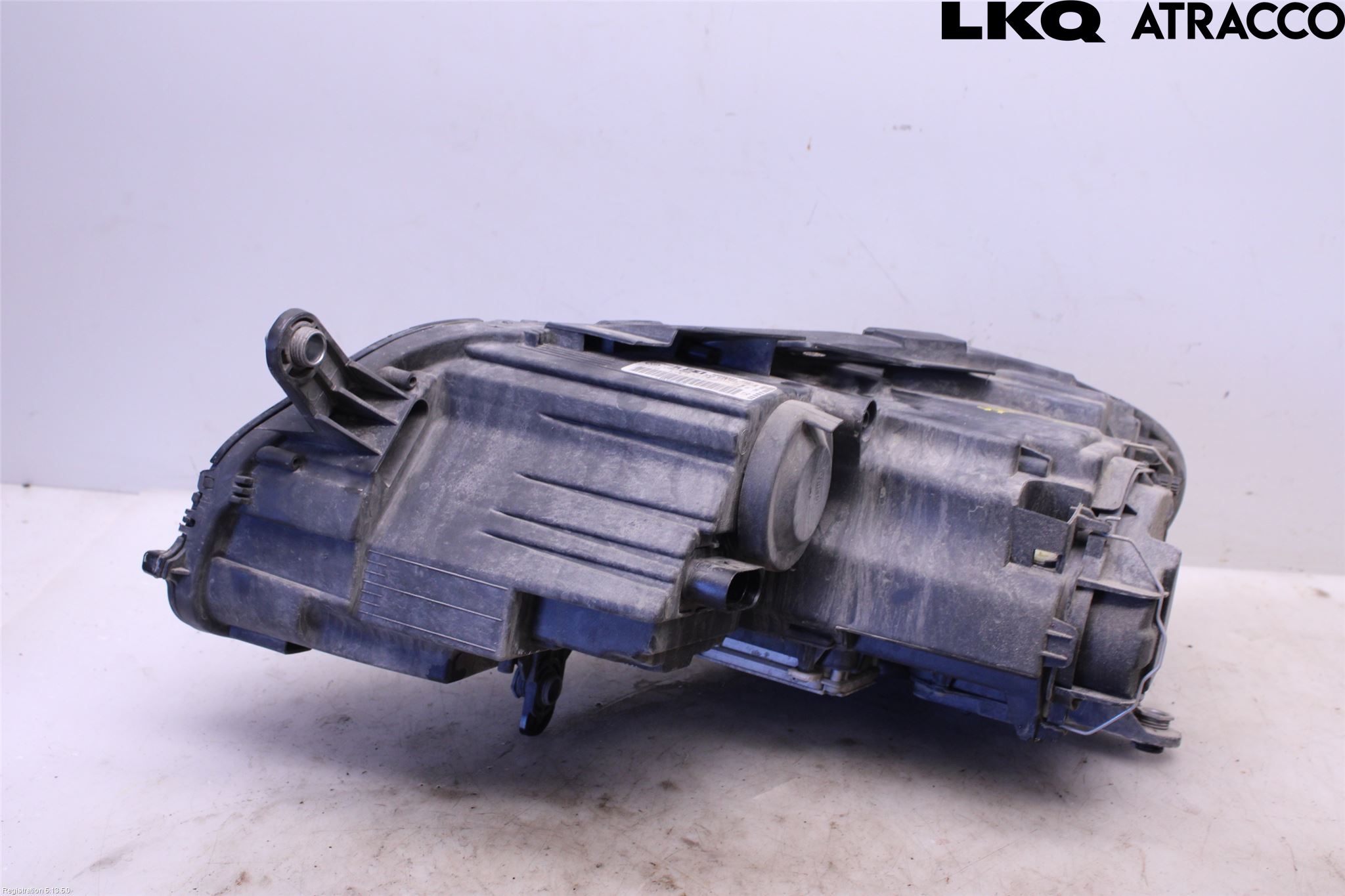 Volkswagen VW PASSAT 11-14 Frontlykt Høyre