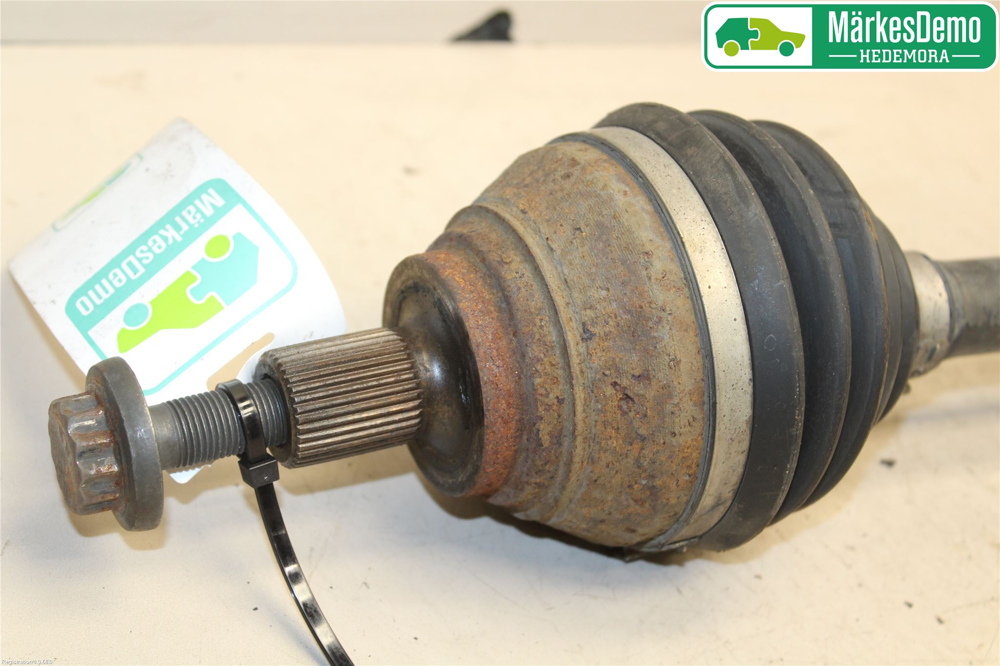 Volkswagen VW CADDY 11-15 Drivaksel Foran Kompl Venstre