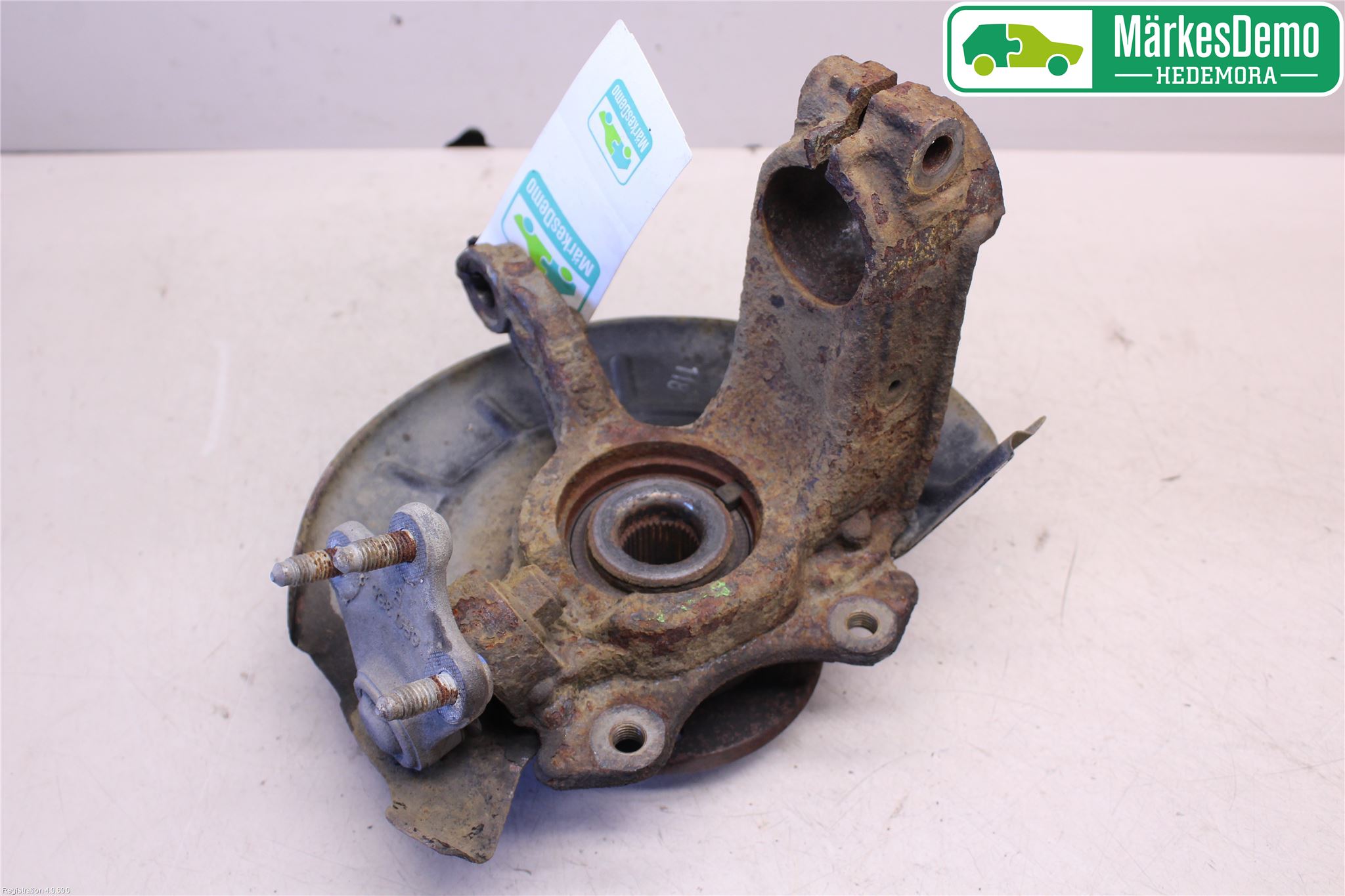 Volkswagen VW POLO 10-17 Spindel Vf
