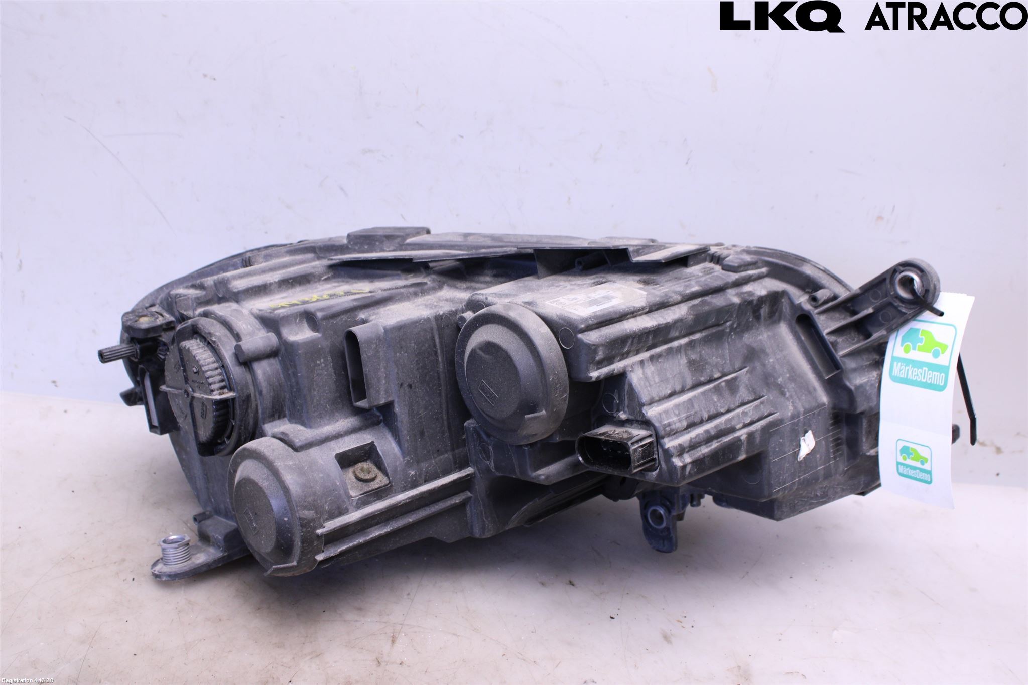 Volkswagen VW PASSAT 11-14 Frontlykt Venstre