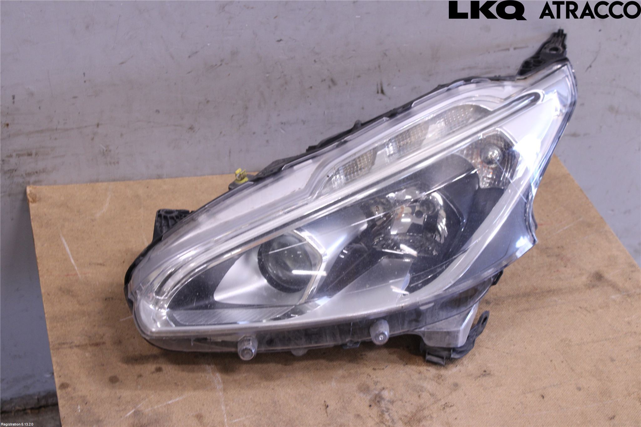 Peugeot PEUGOT 208 16-19 Frontlykt Venstre
