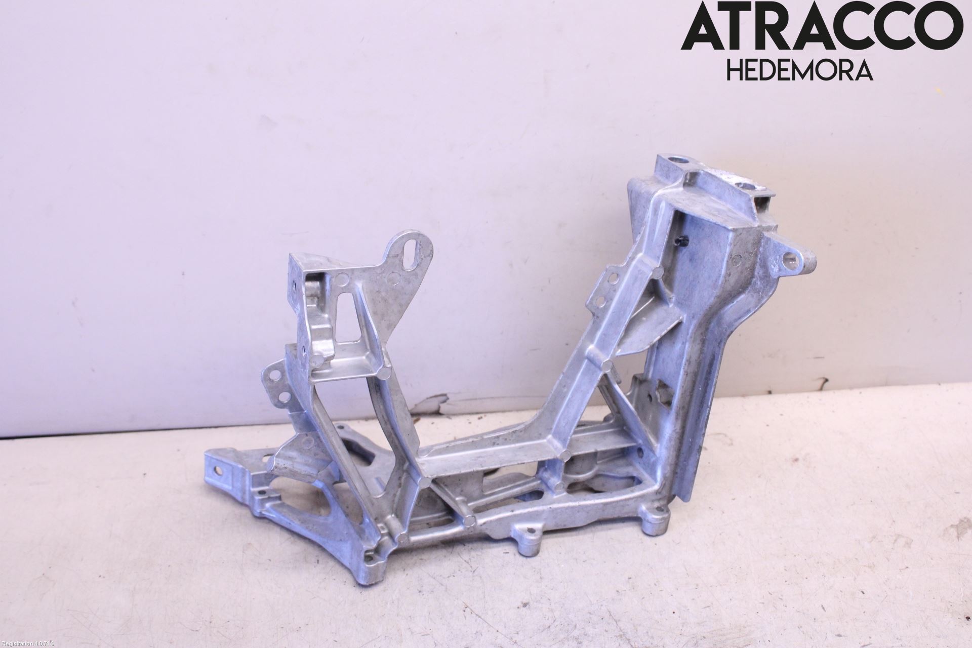 Mercedes-Benz MB C-KLASS (W205) 14-21 Frontlykt Holder-Feste