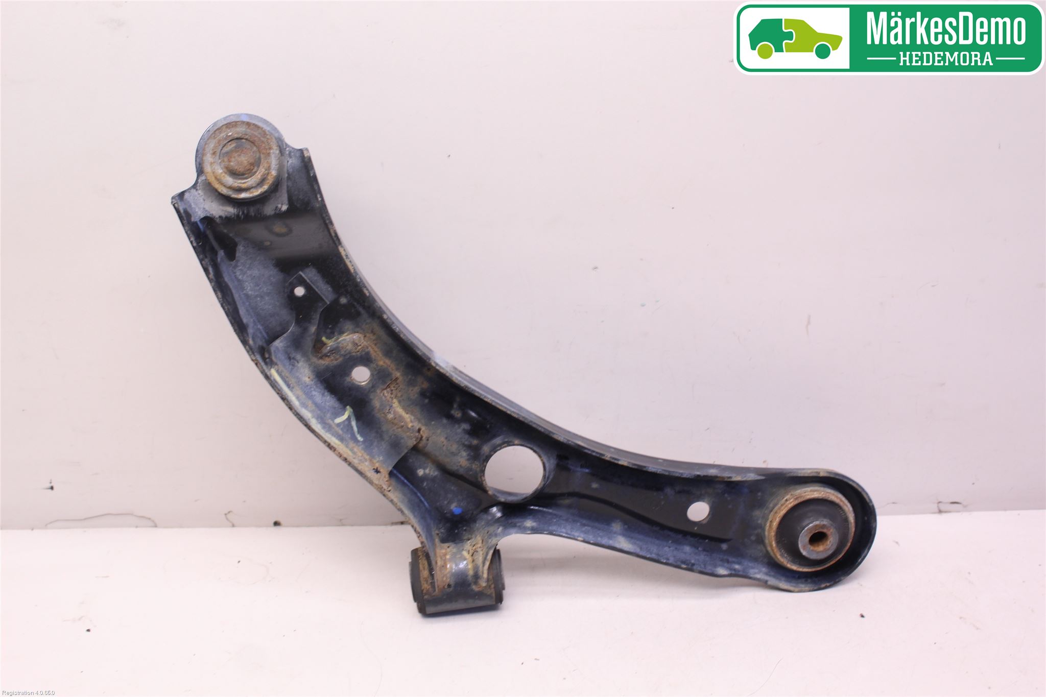 Suzuki SWIFT 11-16 Bærearm Foran Venstre Nedre