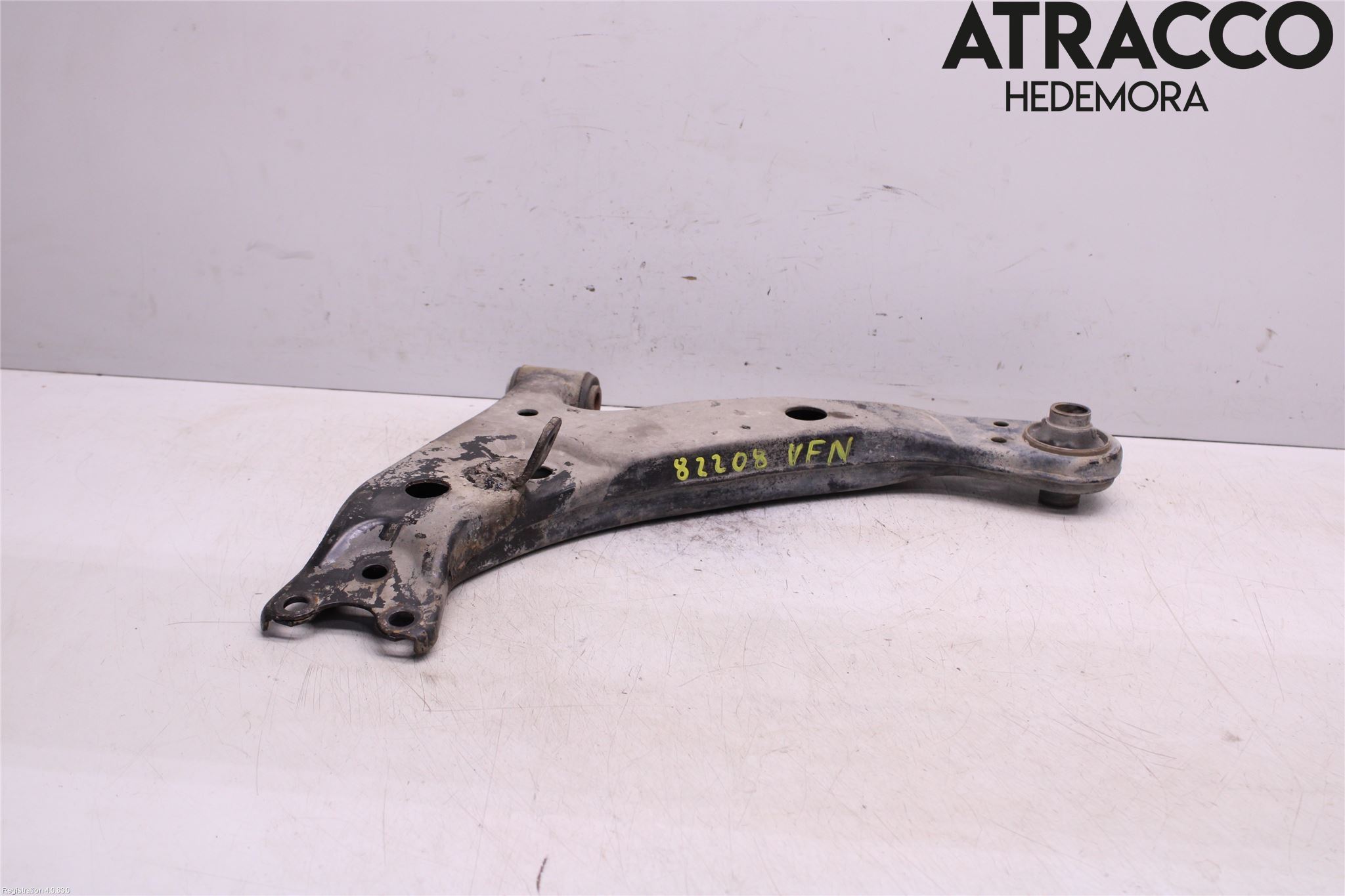 Toyota COROLLA 98-01 Bærearm Foran Venstre Nedre