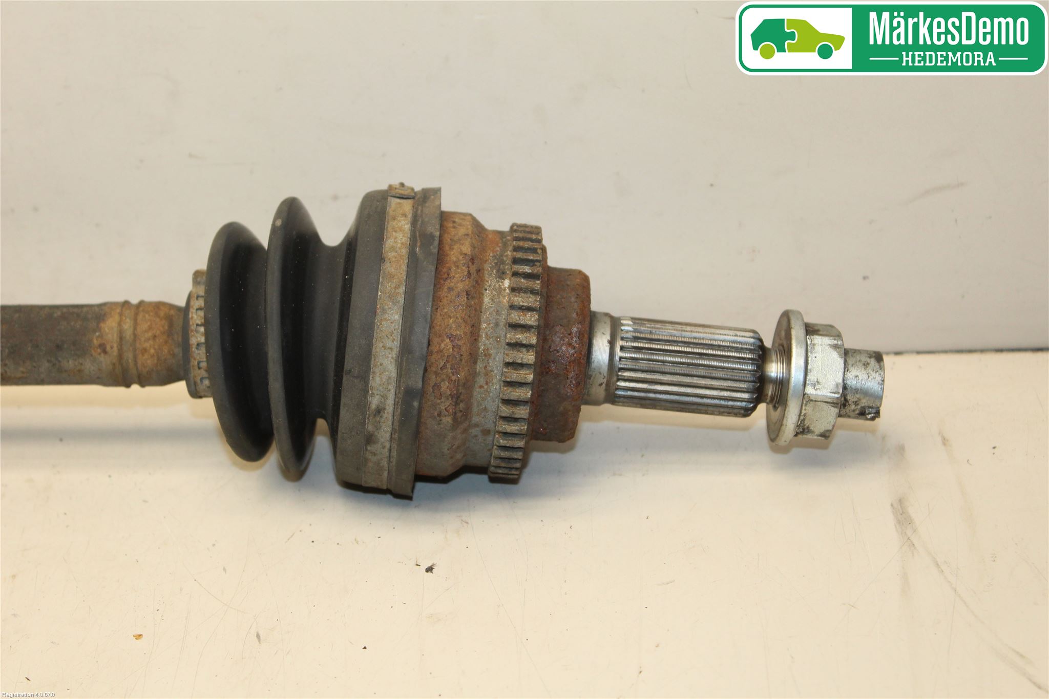 Suzuki SWIFT 05-10 Drivaksel Foran Kompl Venstre