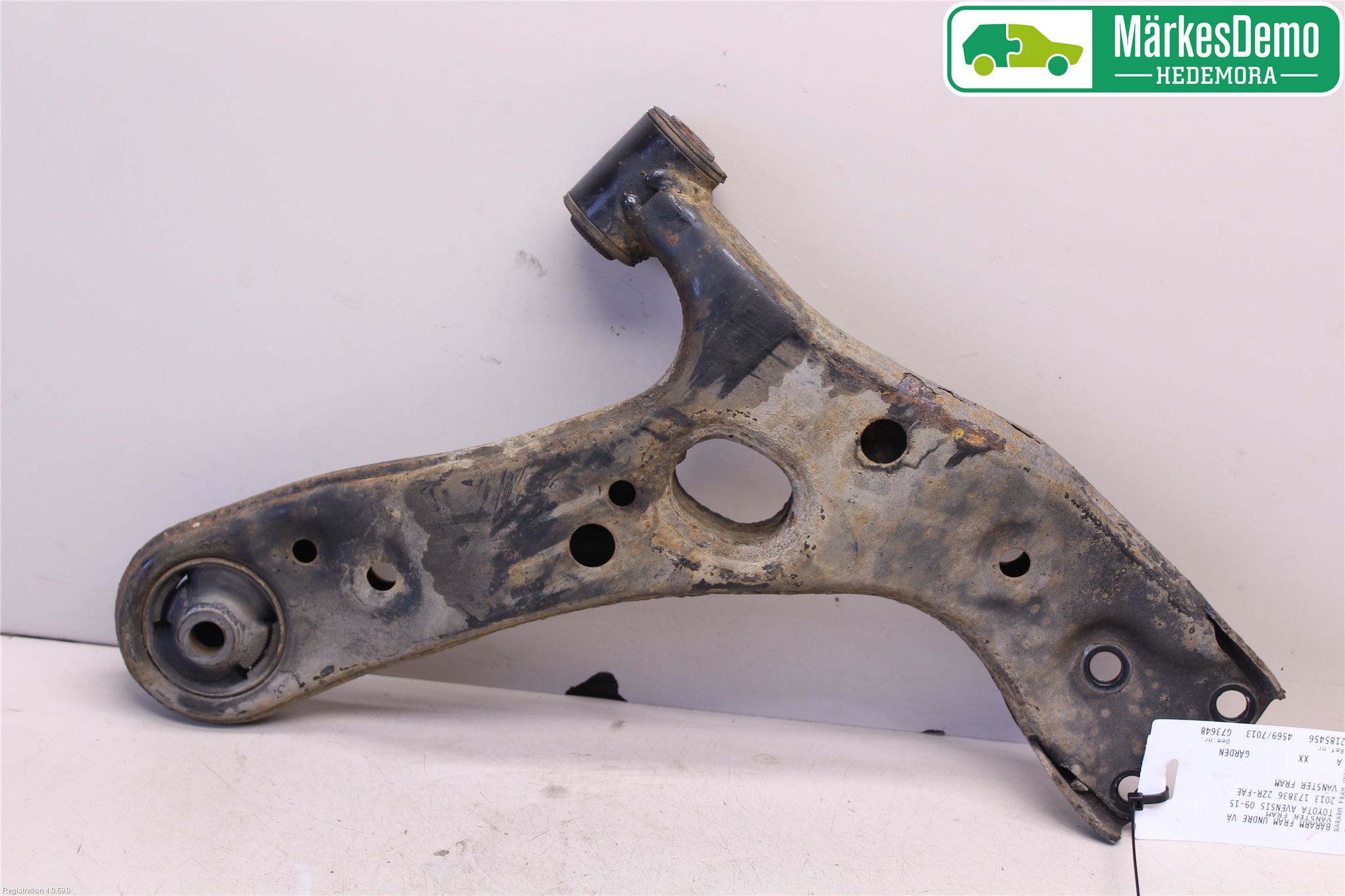 Toyota AVENSIS 09-15 Bærearm Foran Venstre Nedre