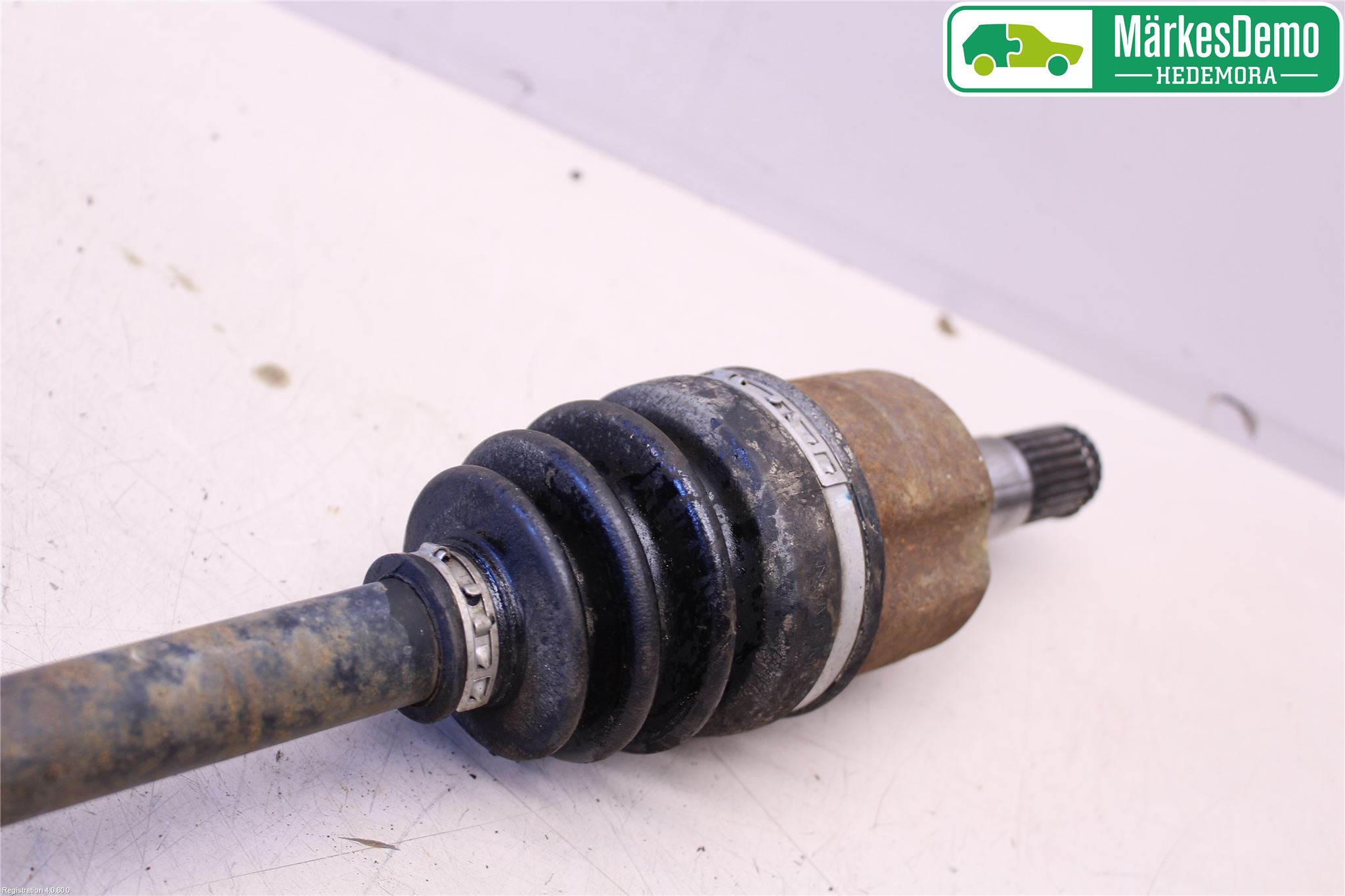 Suzuki SWIFT 05-10 Drivaksel Foran Kompl Venstre