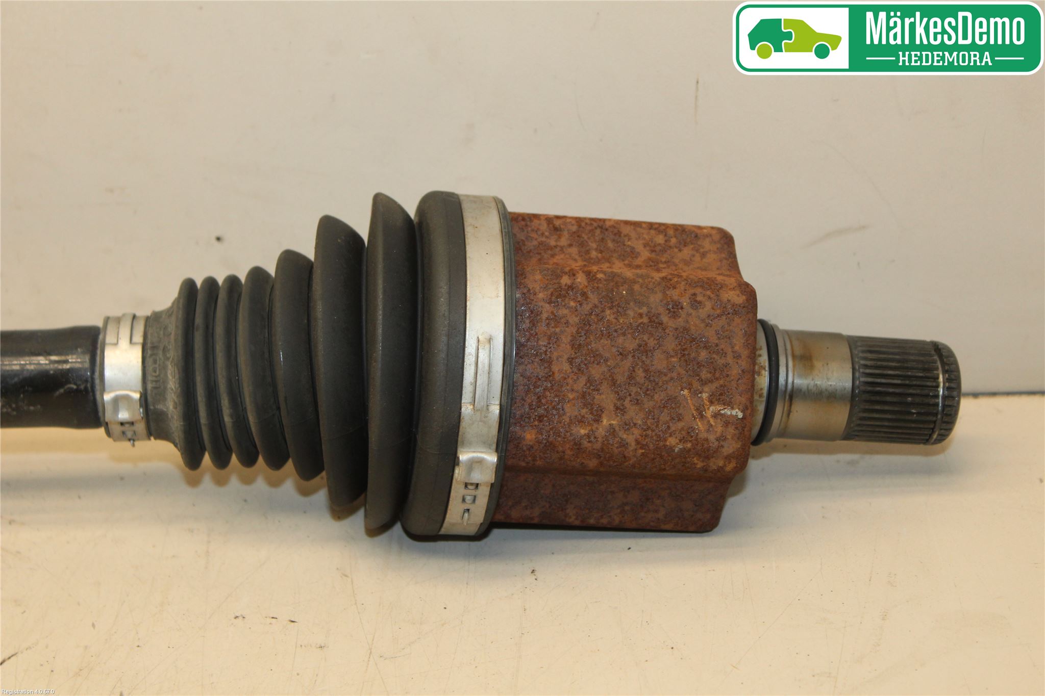 Volkswagen VW PASSAT 15-19 Drivaksel Foran Kompl Venstre