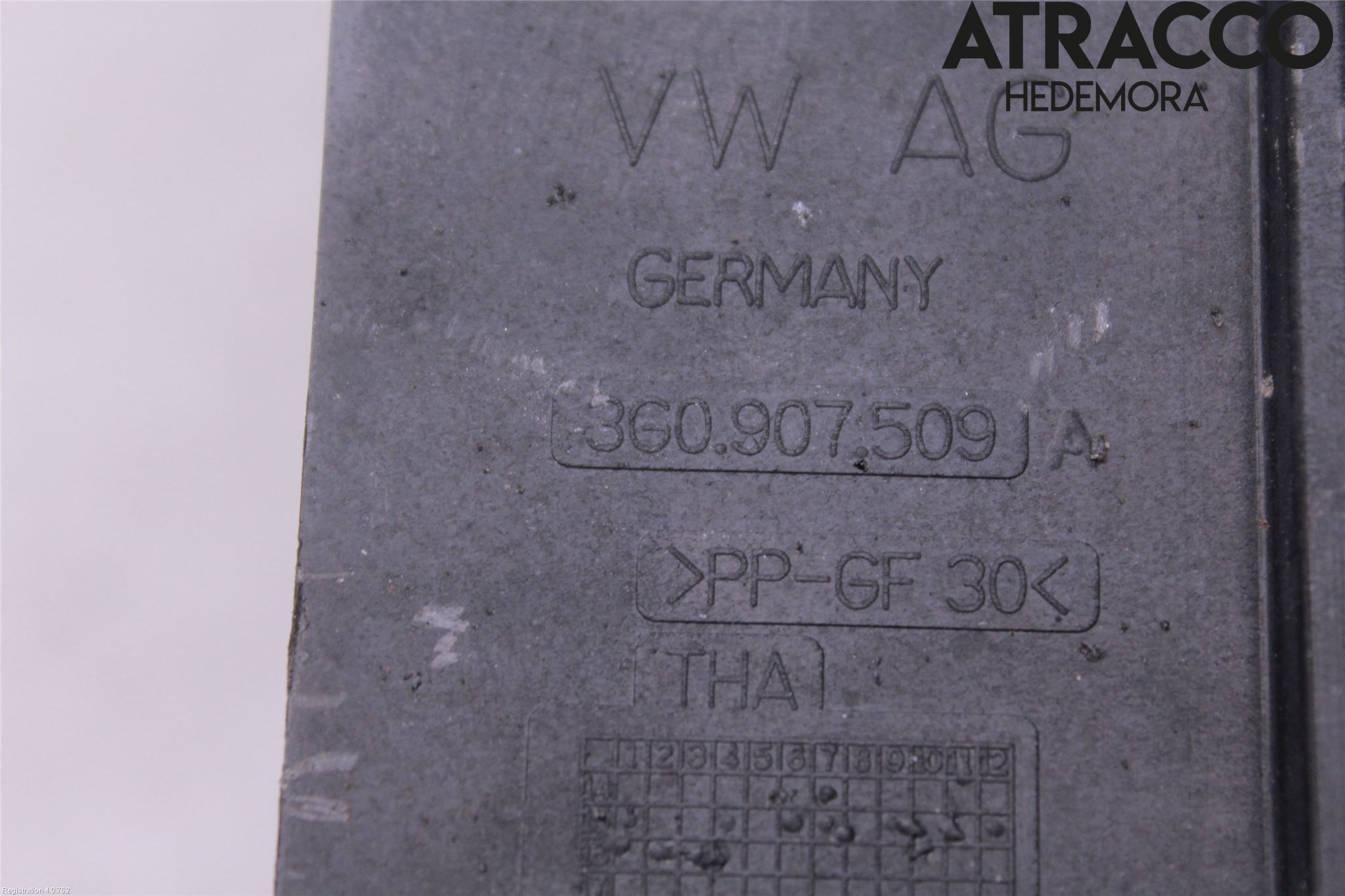 Volkswagen VW PASSAT 15-19 Batterikasse - Feste - Holder