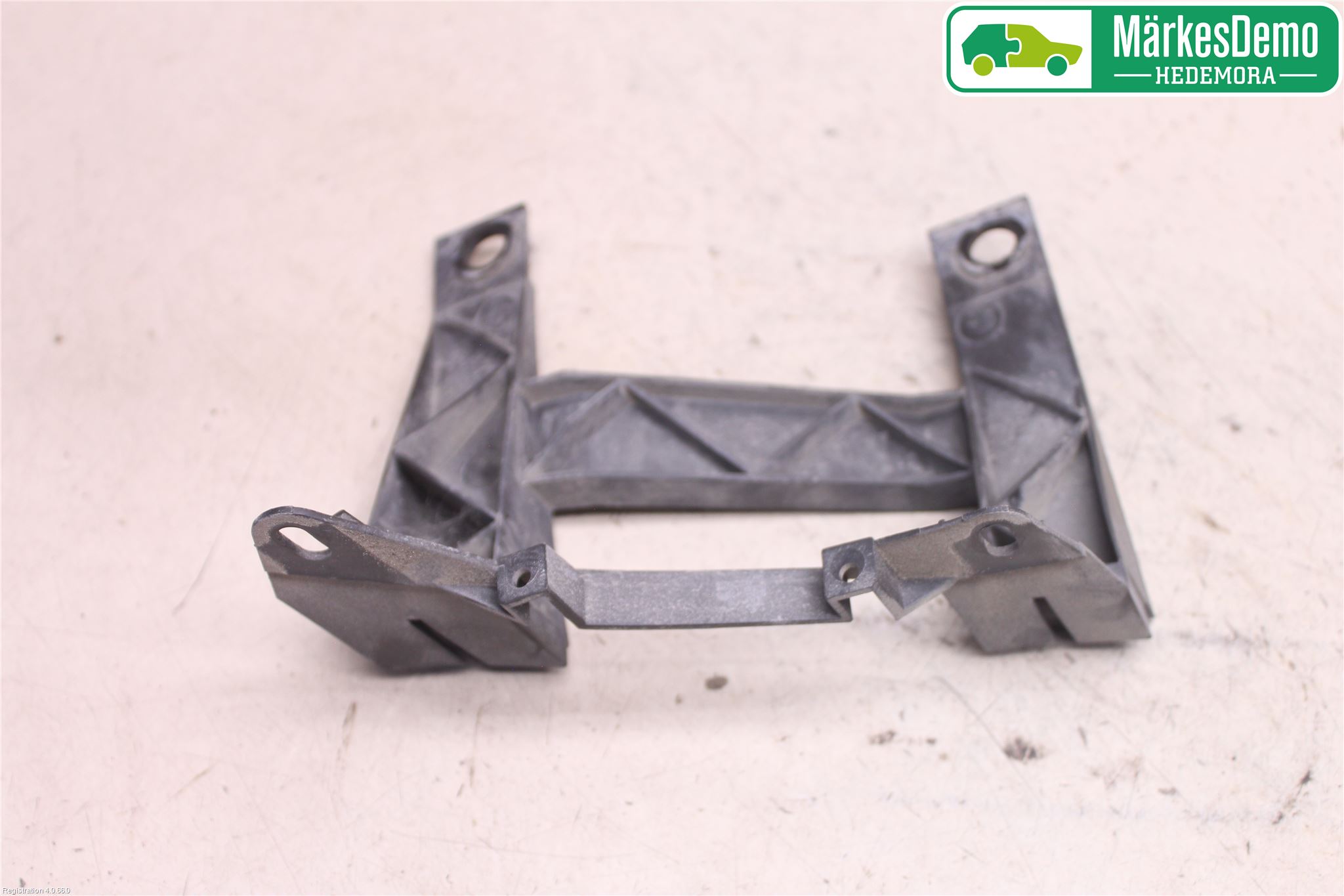 Volkswagen VW TRANSP/CARAVELLE (T5) 04-15 Frontlykt Holder-Feste
