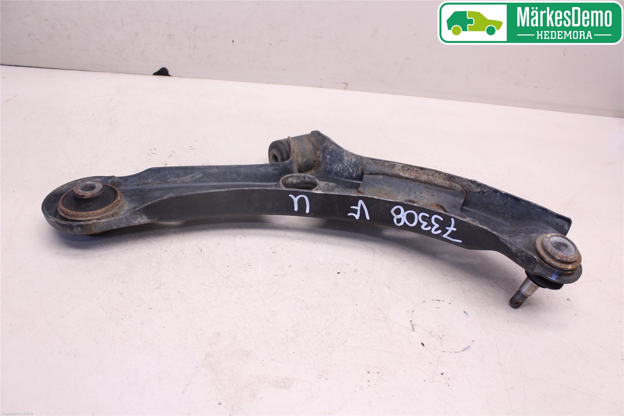 Suzuki SWIFT 11-16 Bærearm Foran Venstre Nedre