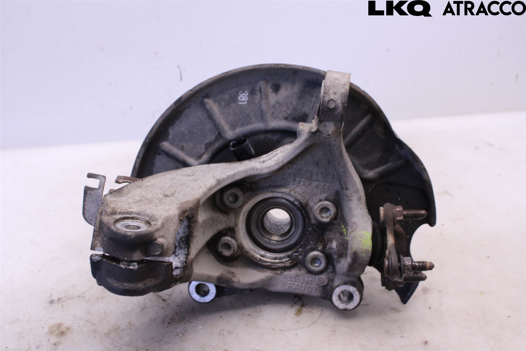 Volkswagen VW PASSAT 11-14 Spindel Hf
