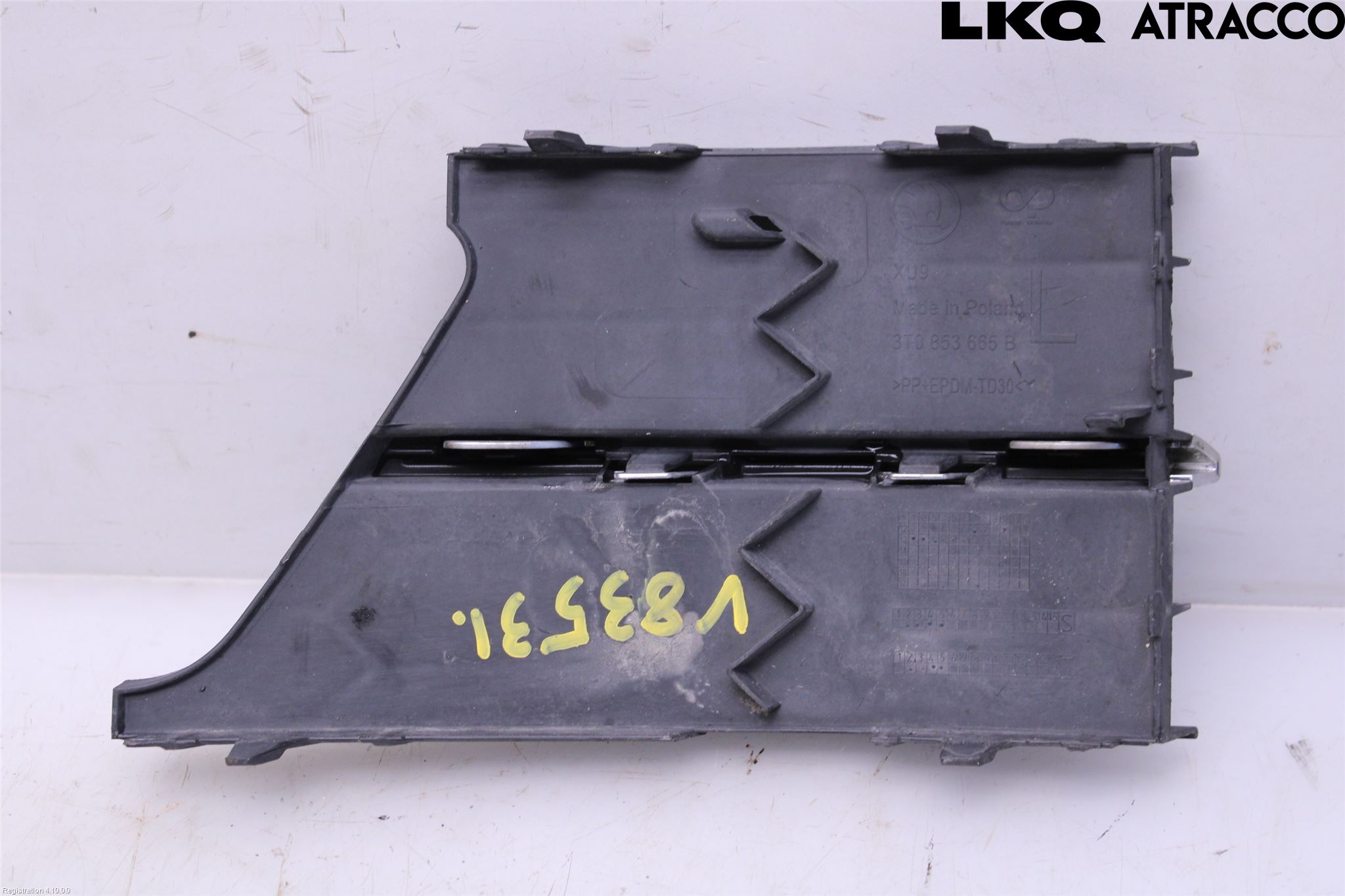 Skoda SUPERB 09-15 Grilldel Venstre