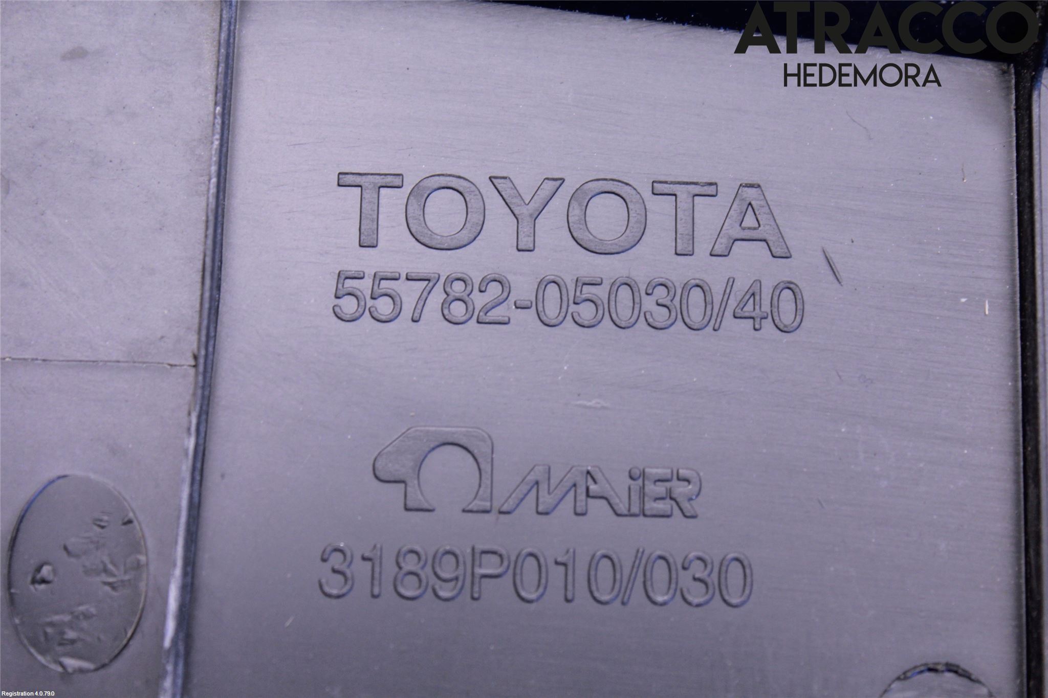 Toyota AVENSIS 03-06 Visker Deksel-Grill-Under Frr