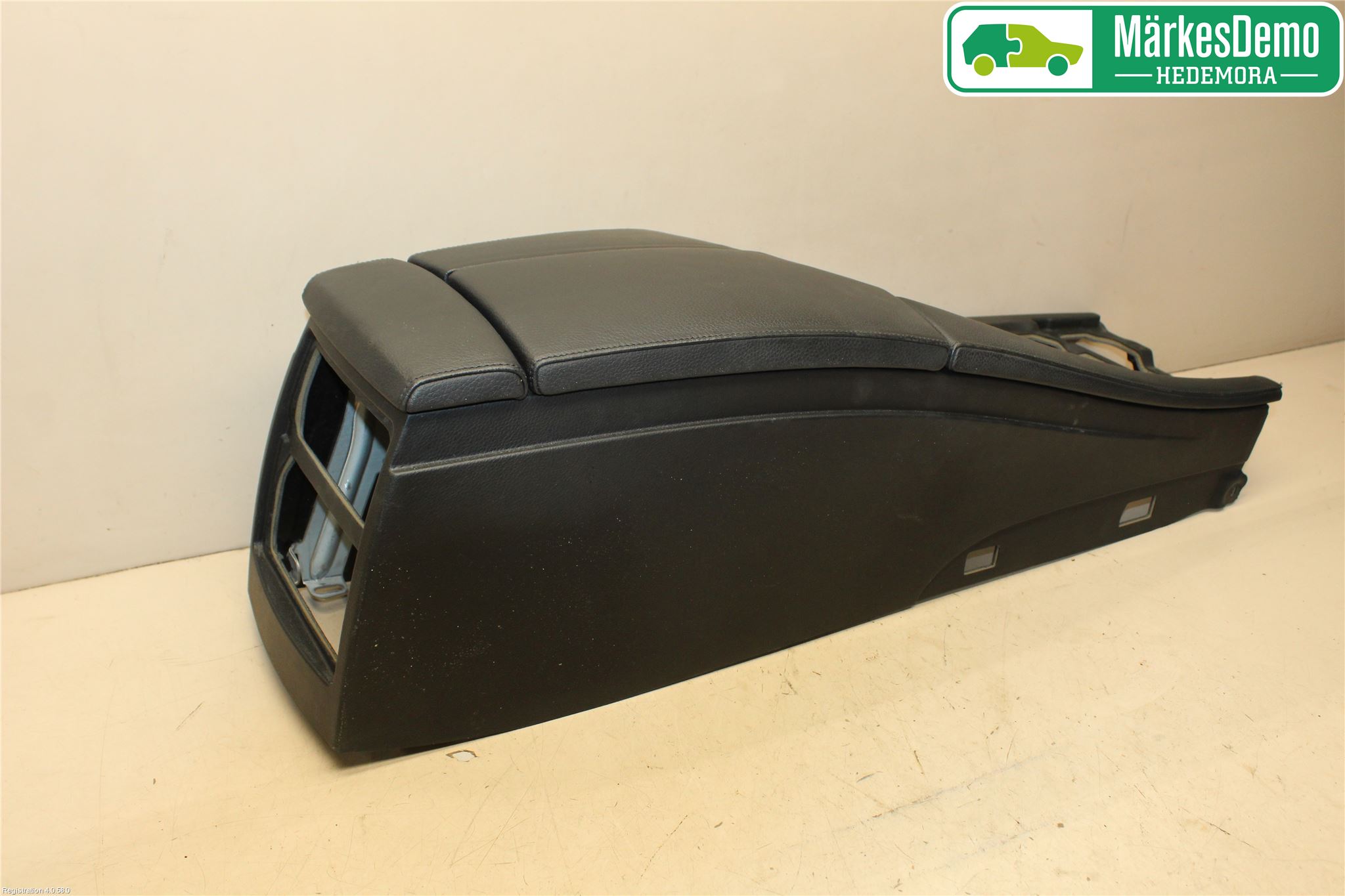 BMW 5 E60/61 Sed/Tou 02-10 Innr Konsoll-Lomme