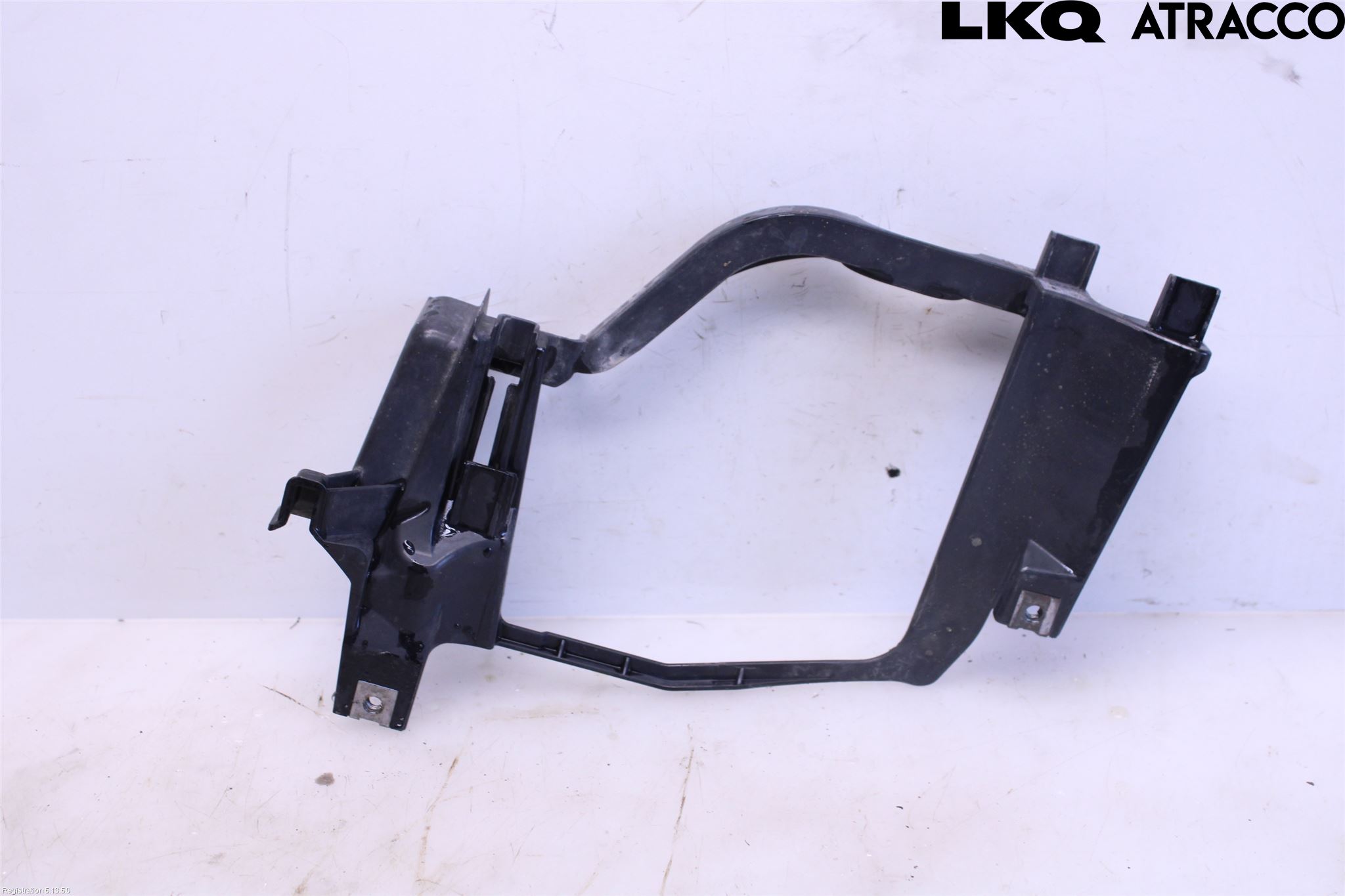 BMW 5 E60/61 Sed/Tou 02-10 Frontlykt Holder-Feste