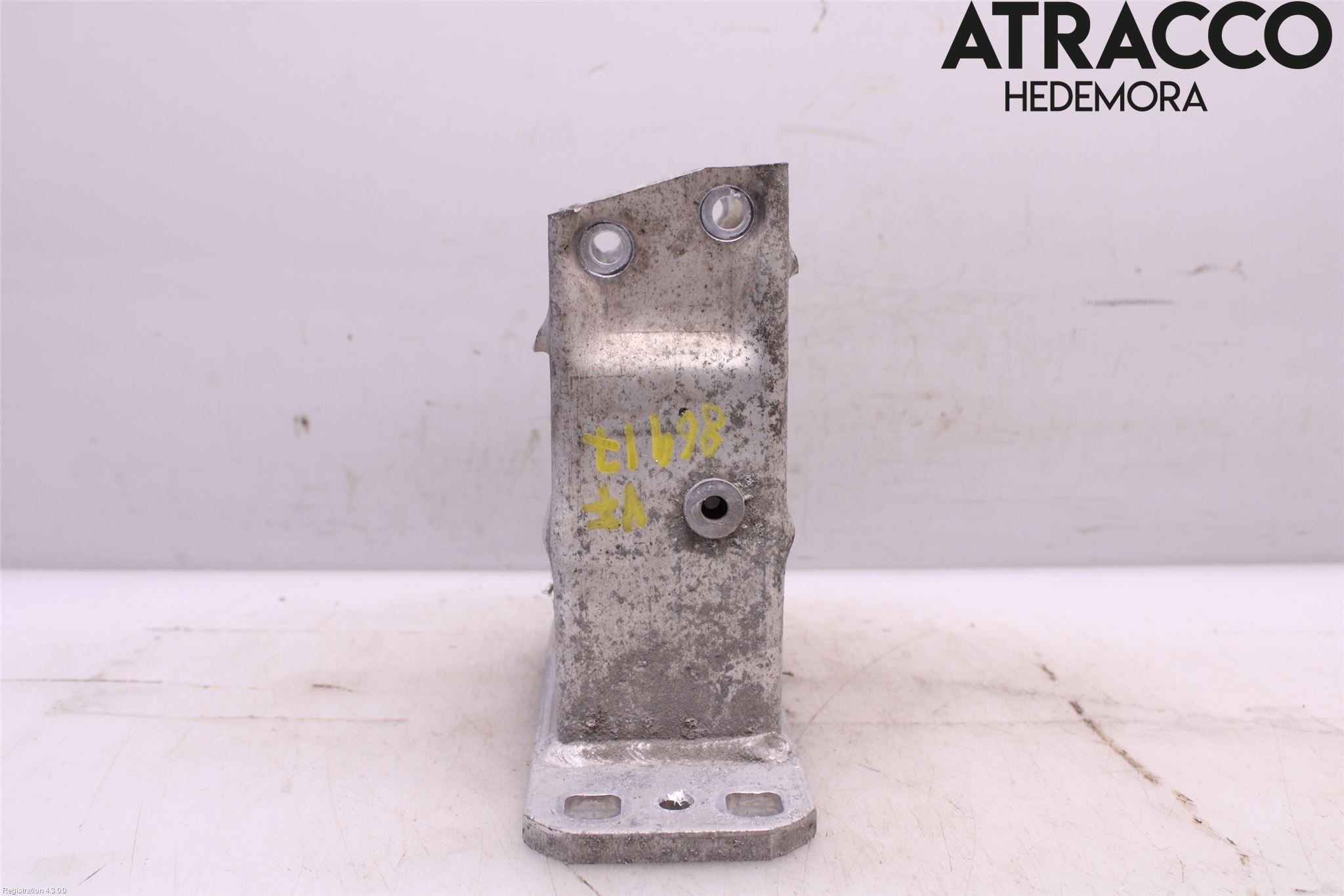 BMW 5 E60/61 Sed/Tou 02-10 Støtfanger Foran Feste
