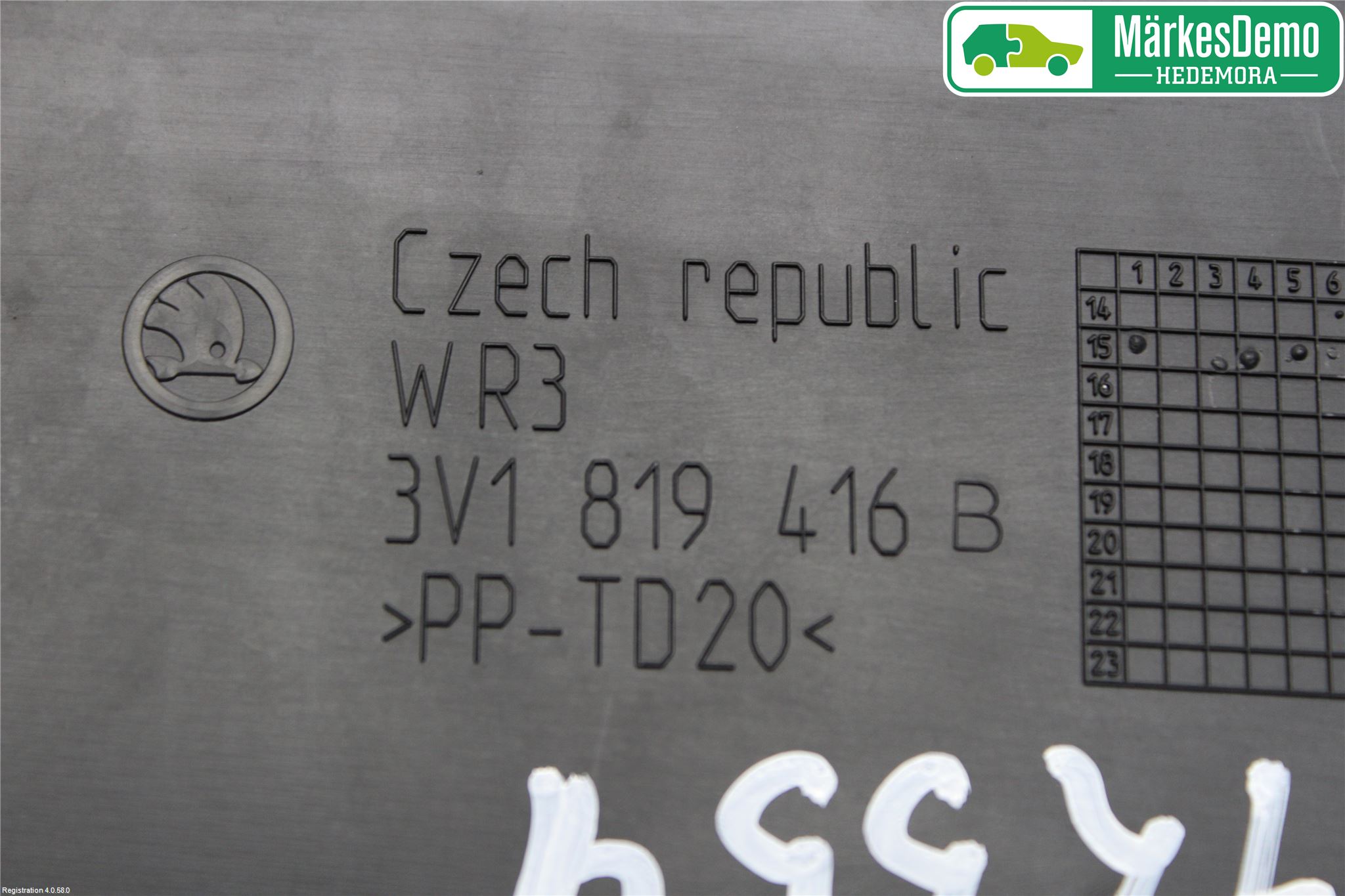 Skoda SUPERB 16-24 Visker Deksel-Grill-Under Frr