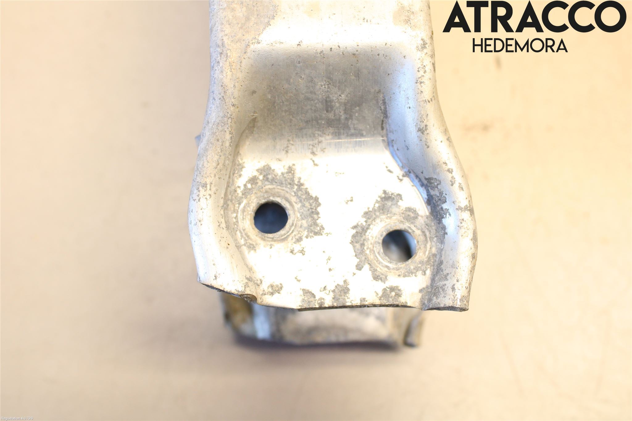 BMW 5 F10/F11/F18 09-17 Støtfanger Foran Feste