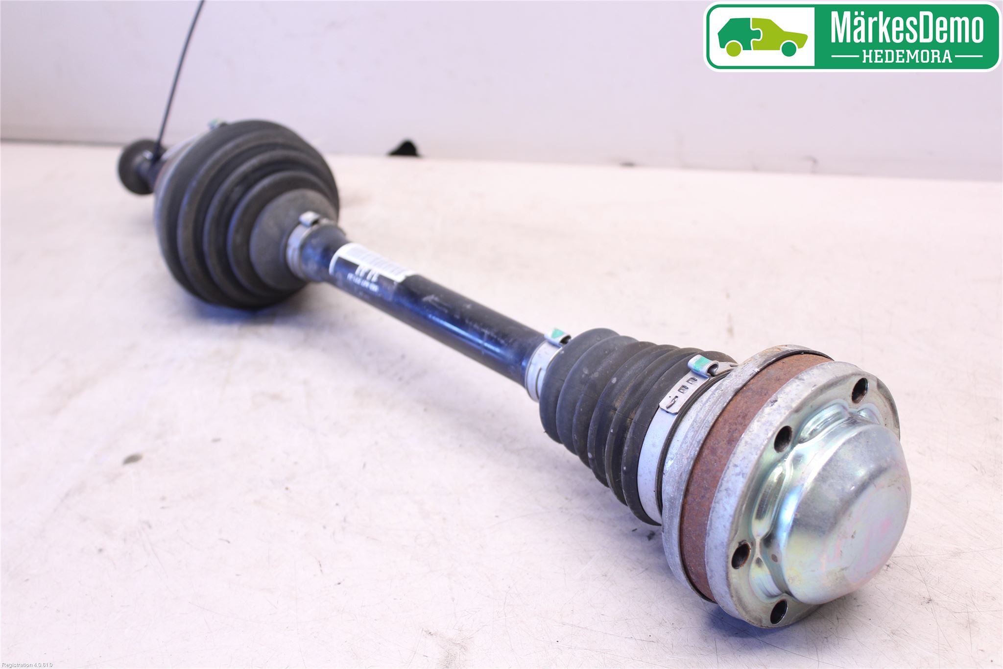 Volkswagen VW PASSAT 11-14 Drivaksel Foran Kompl Venstre