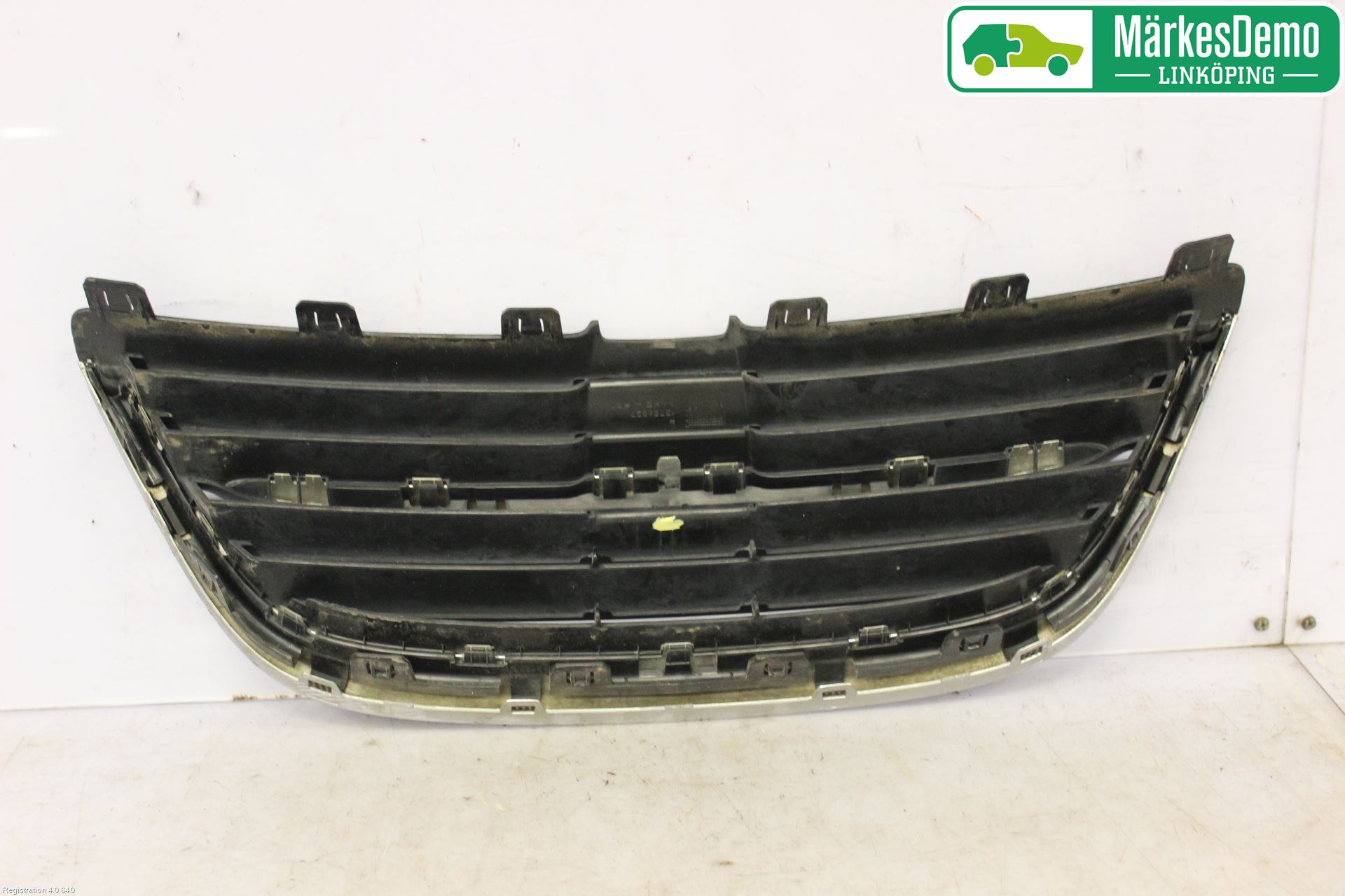 Saab 9-5     06-10 Grilldel Midt