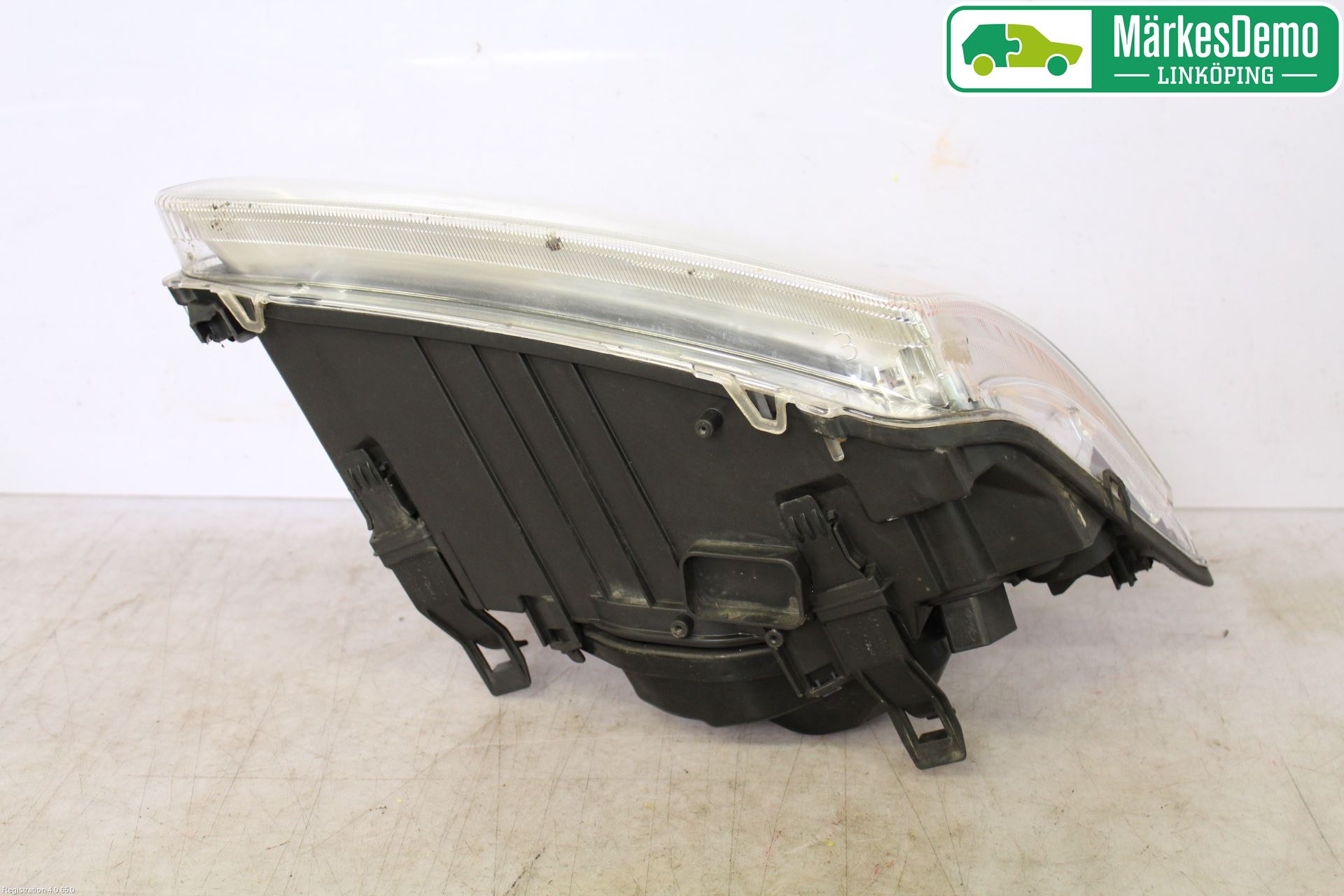 Ford FOCUS     04-07 Frontlykt Venstre