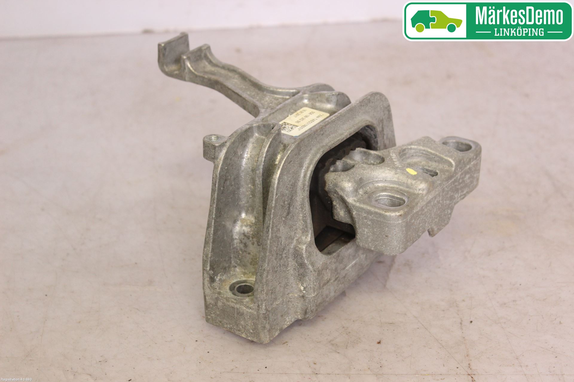 Volkswagen VW GOLF / E-GOLF VII 13-20 Motor Feste Stål-Alu