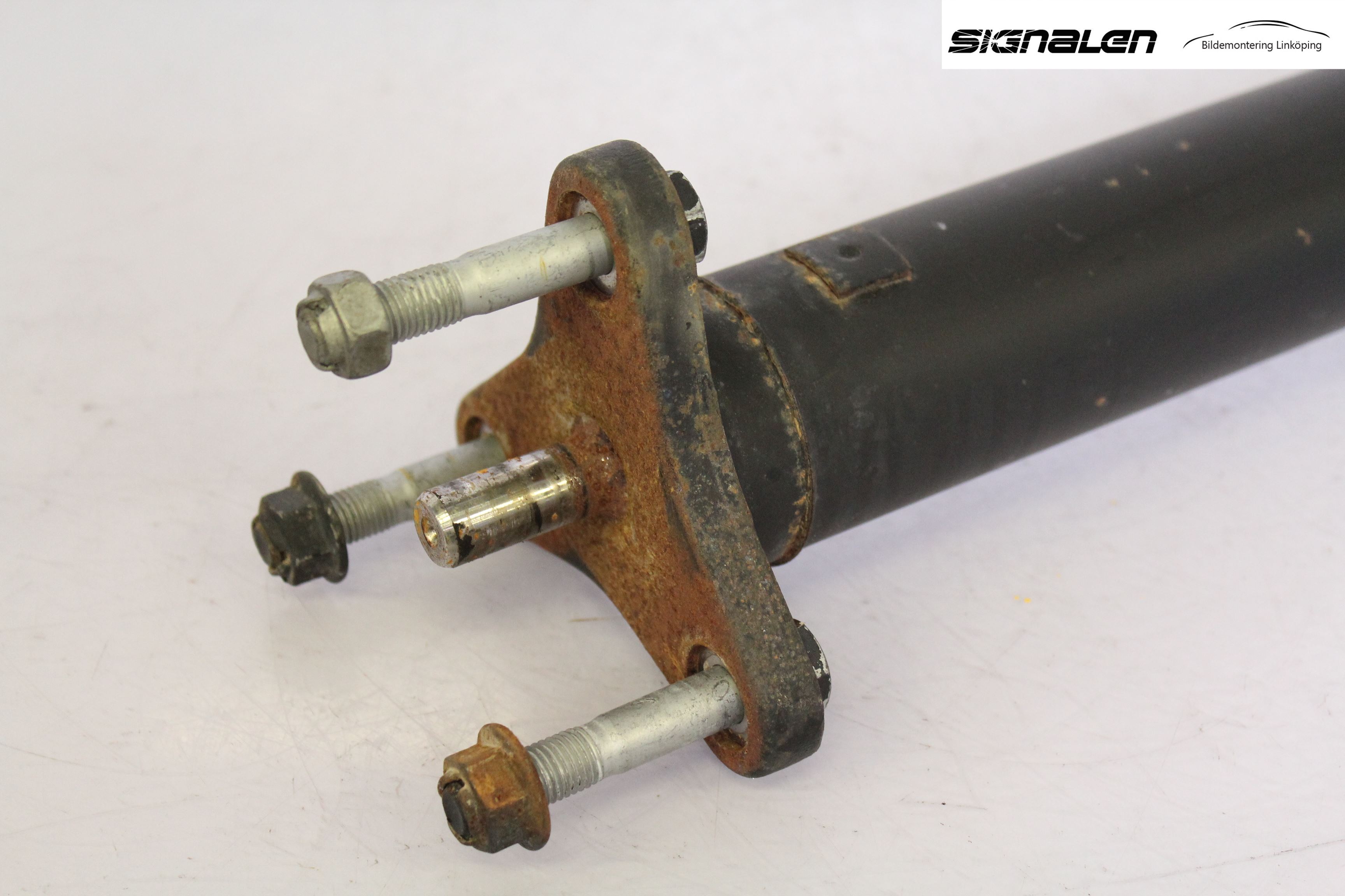 BMW 5 F10/F11/F18 09-17 Mellomaksel Kompl
