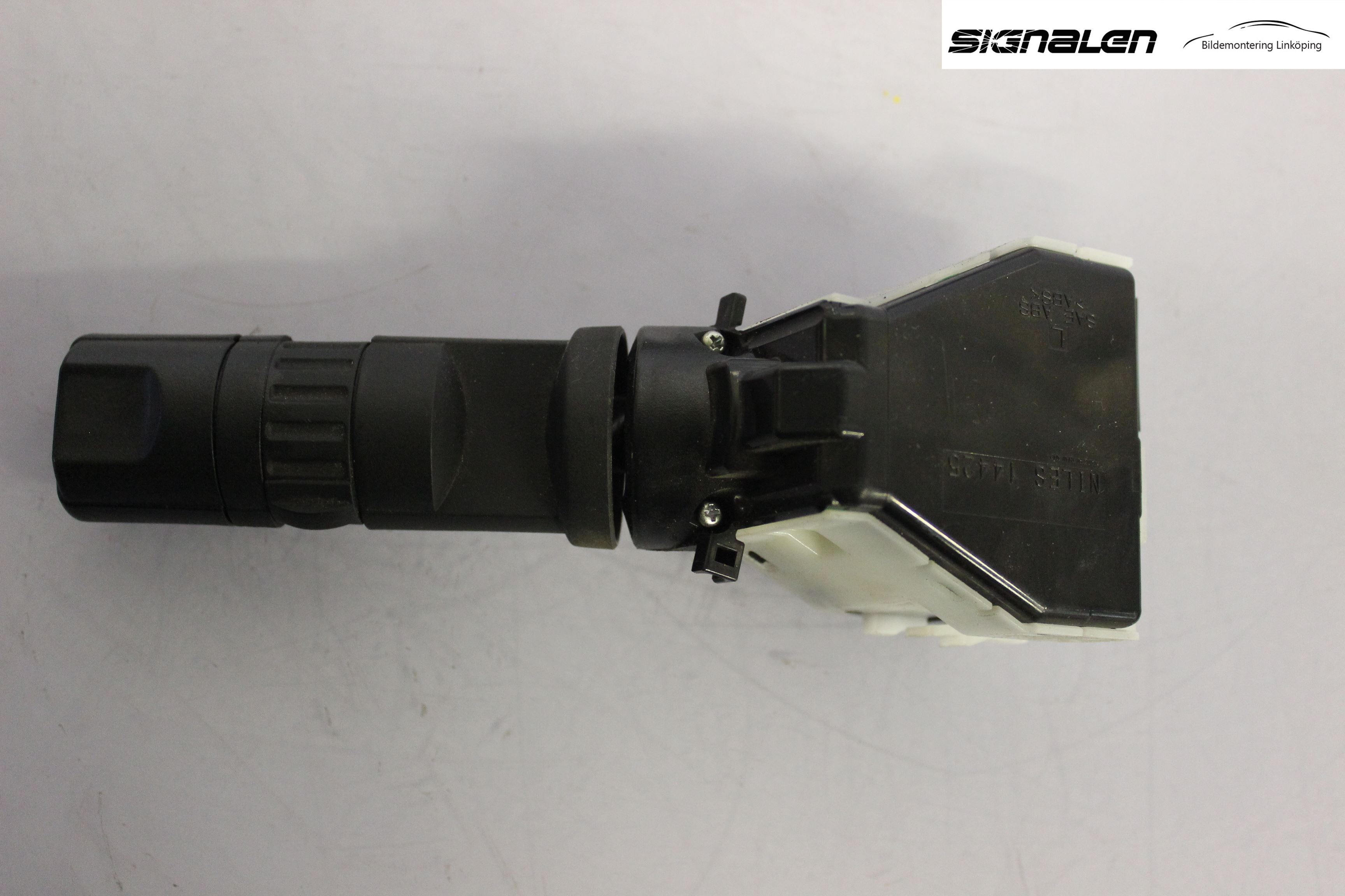 Nissan NAVARA 05-16 Bryter Ratt Blinklys - Lys