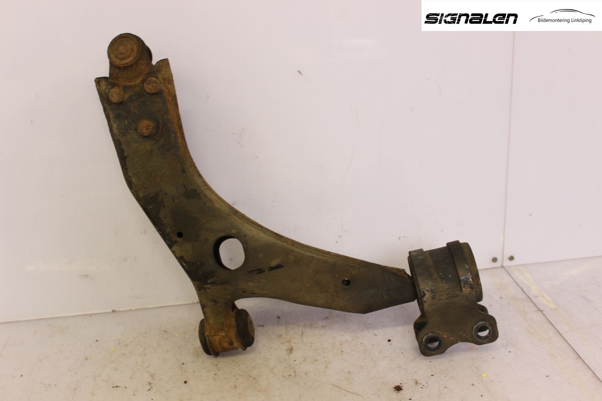 Ford FOCUS 08-11 Bærearm Foran Venstre Nedre