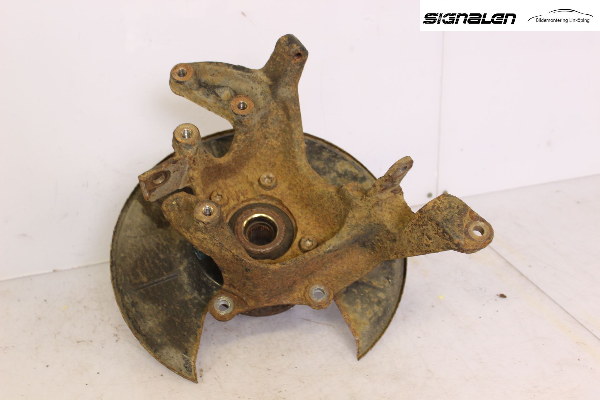 Ford KUGA 08-12 Spindel Vb