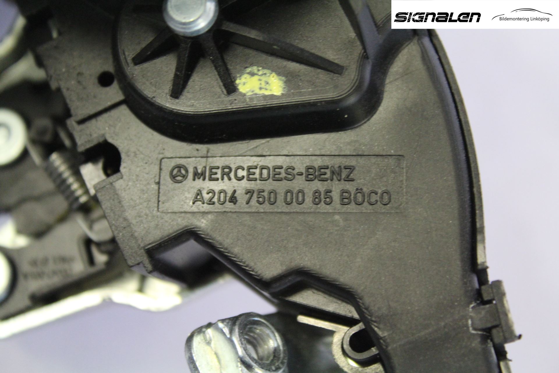 Mercedes-Benz MB C-KLASS (W204) 07-15 Bakluke-Lokk Låsekasse