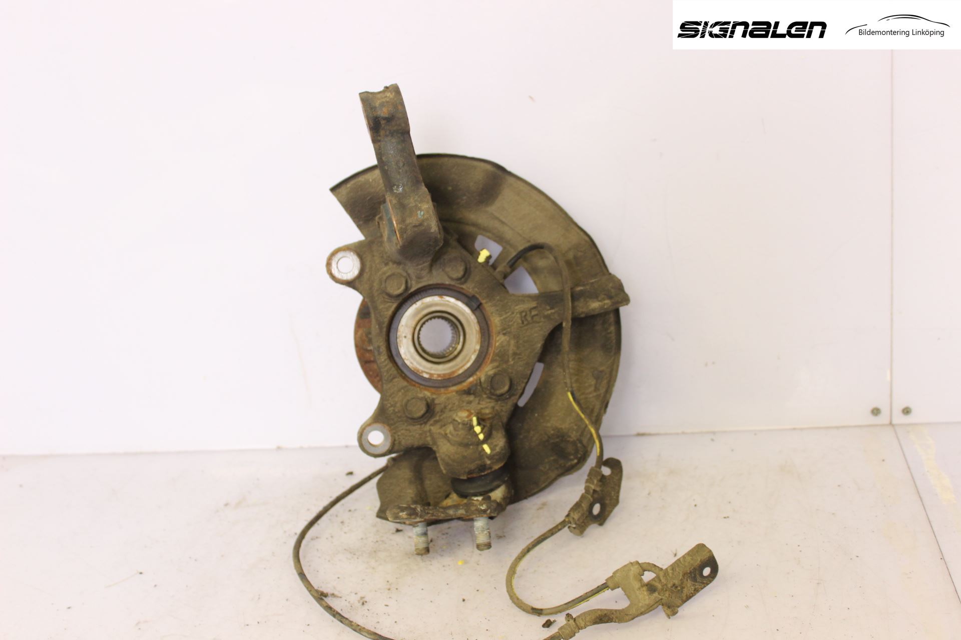 Toyota AVENSIS 09-15 Spindel Hf