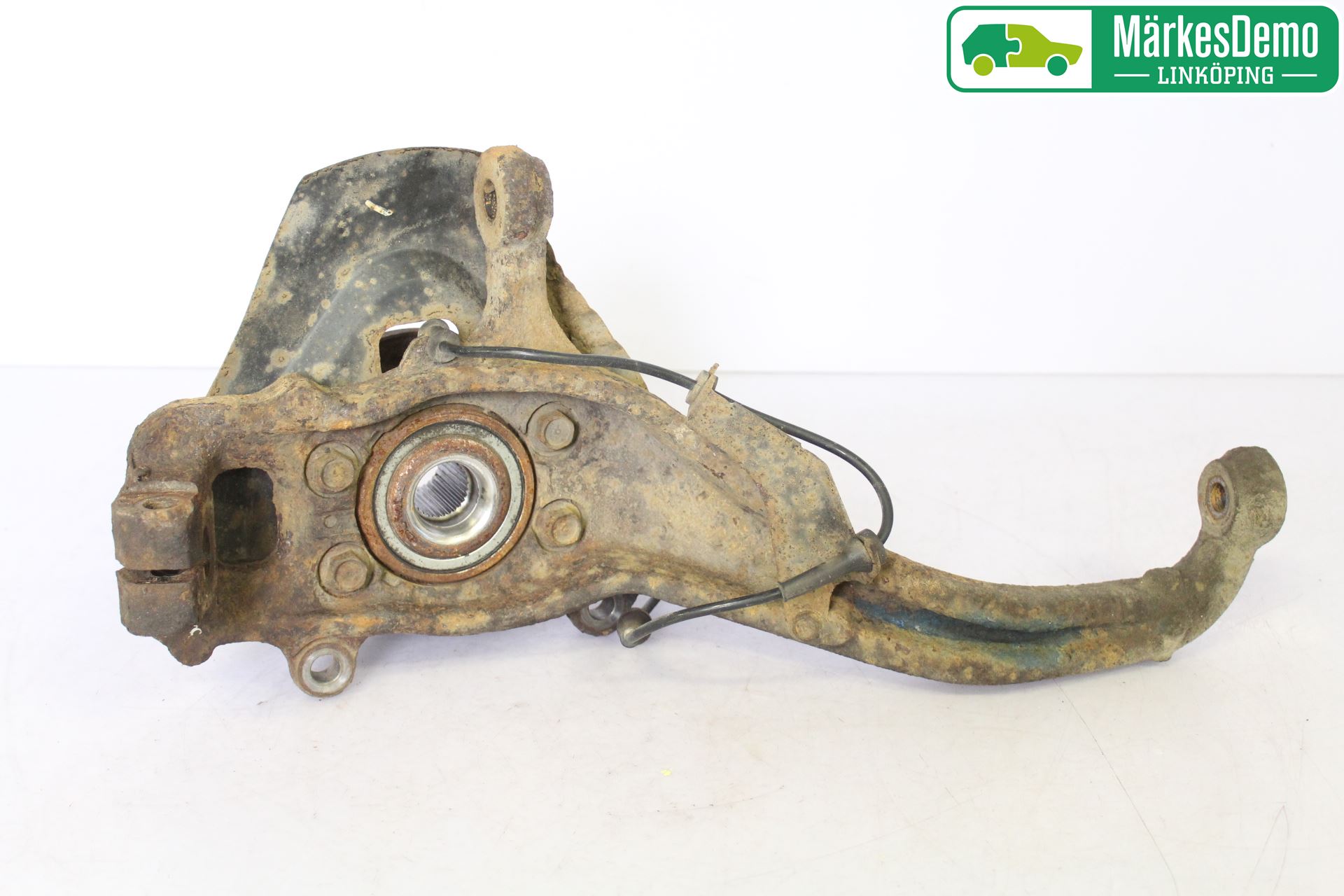 Nissan NAVARA 05-16 Spindel Hf