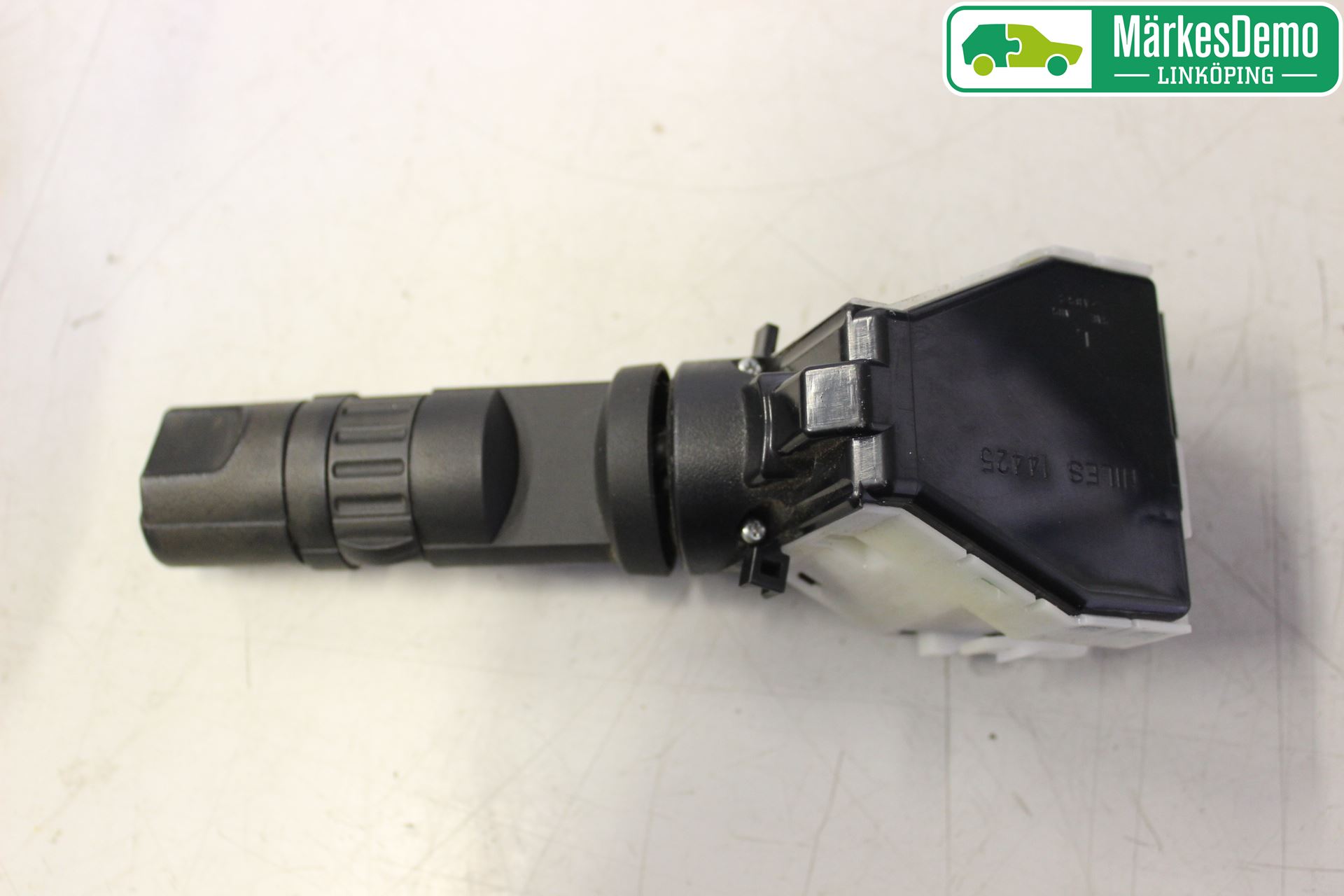 Nissan NAVARA 05-16 Bryter Ratt Blinklys - Lys