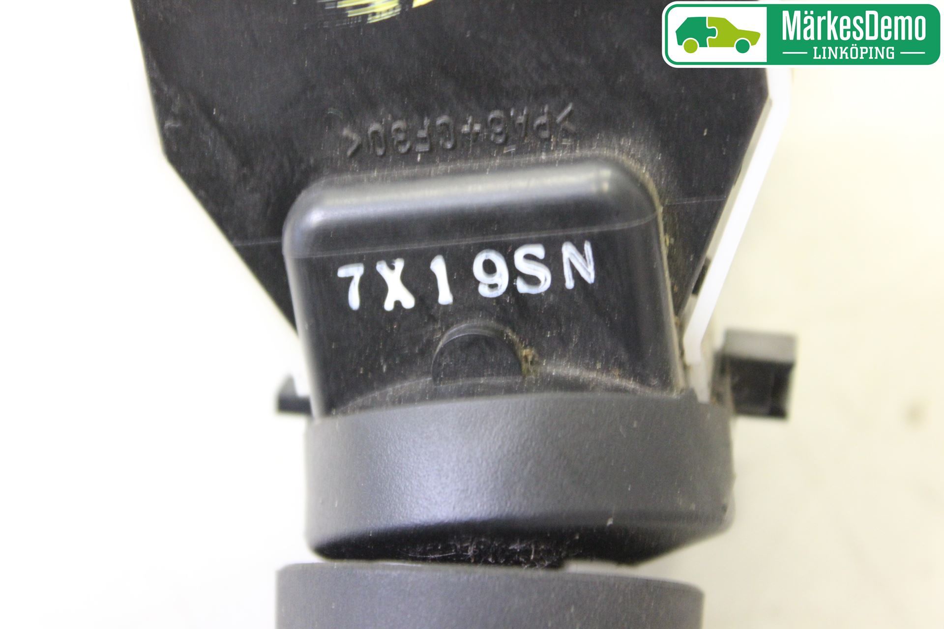 Nissan NAVARA 05-16 Bryter Ratt Visker - Spyler