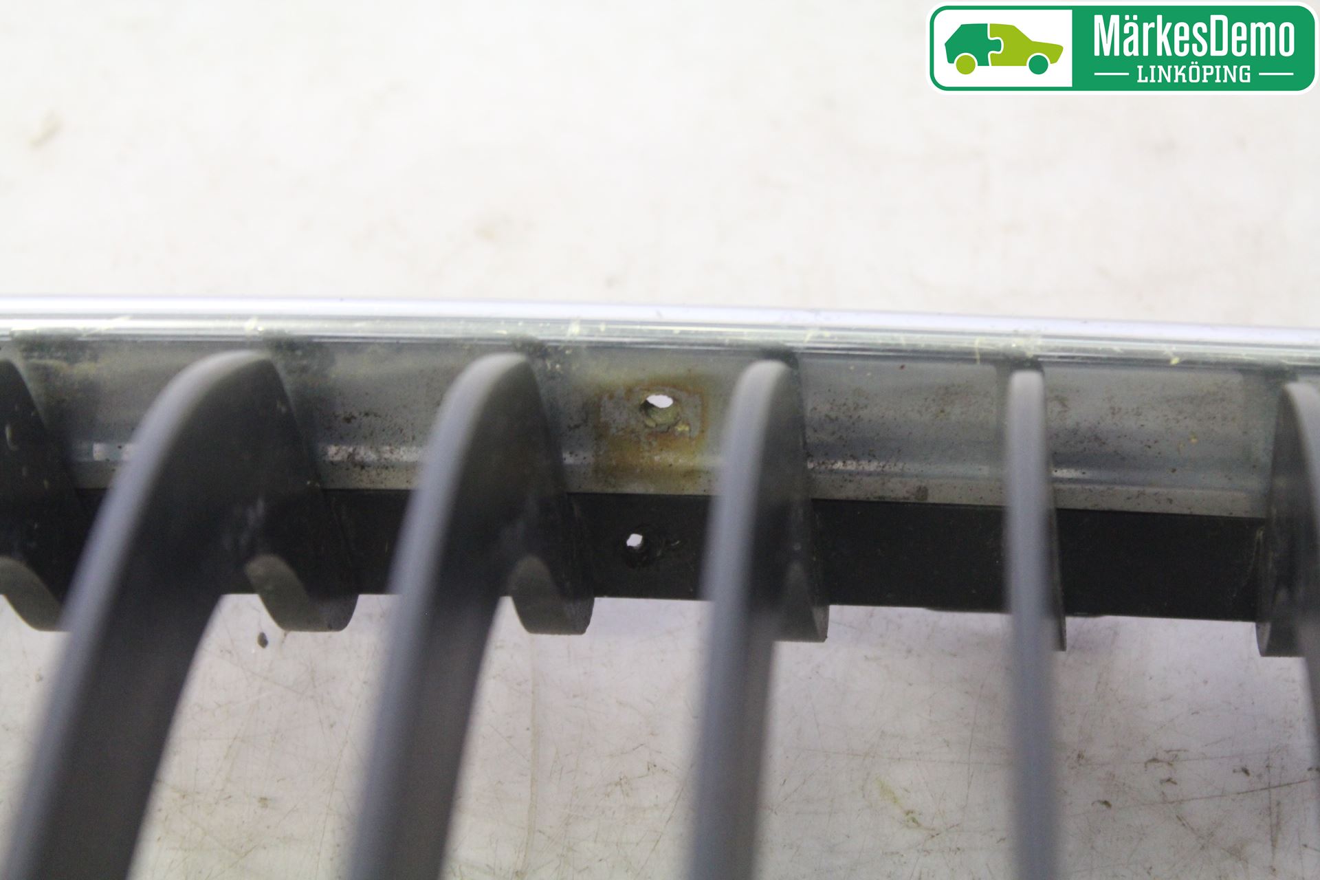 BMW 3 E90/91 SED/TOU 05-12 Grilldel Venstre