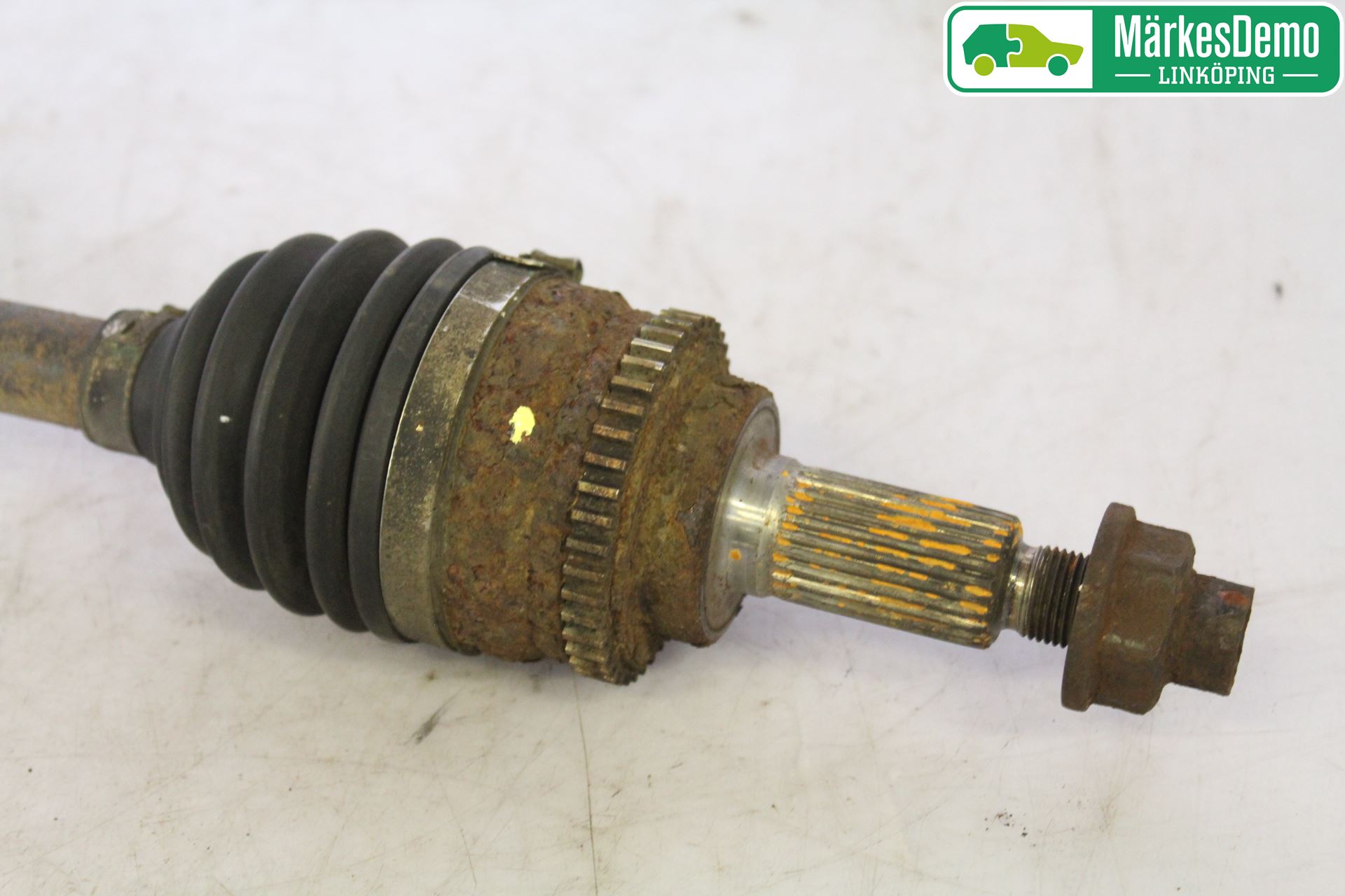 Suzuki SWIFT 05-10 Drivaksel Foran Kompl Venstre