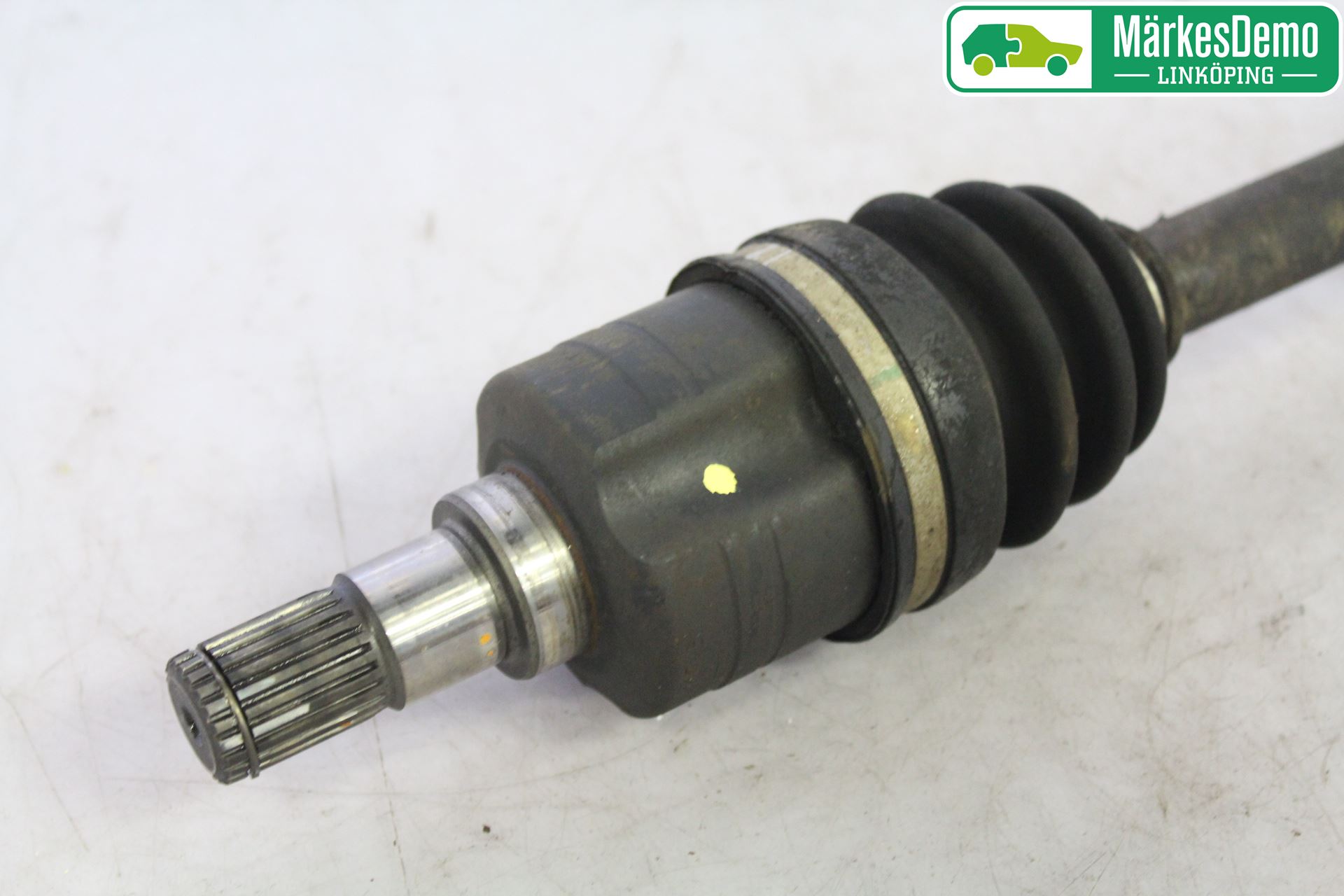 Suzuki SWIFT 05-10 Drivaksel Foran Kompl Venstre